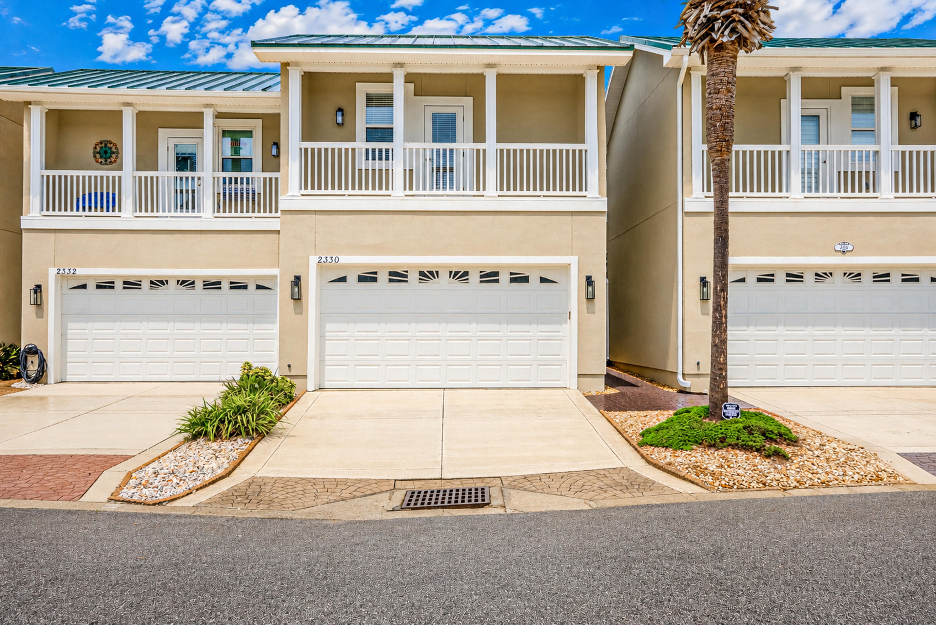 PELICAN BAY - Residential