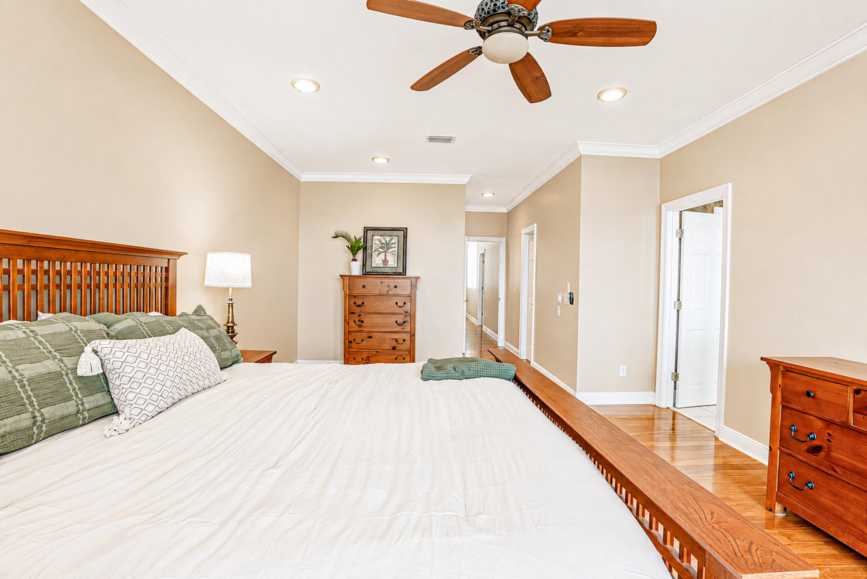 PELICAN BAY - Residential