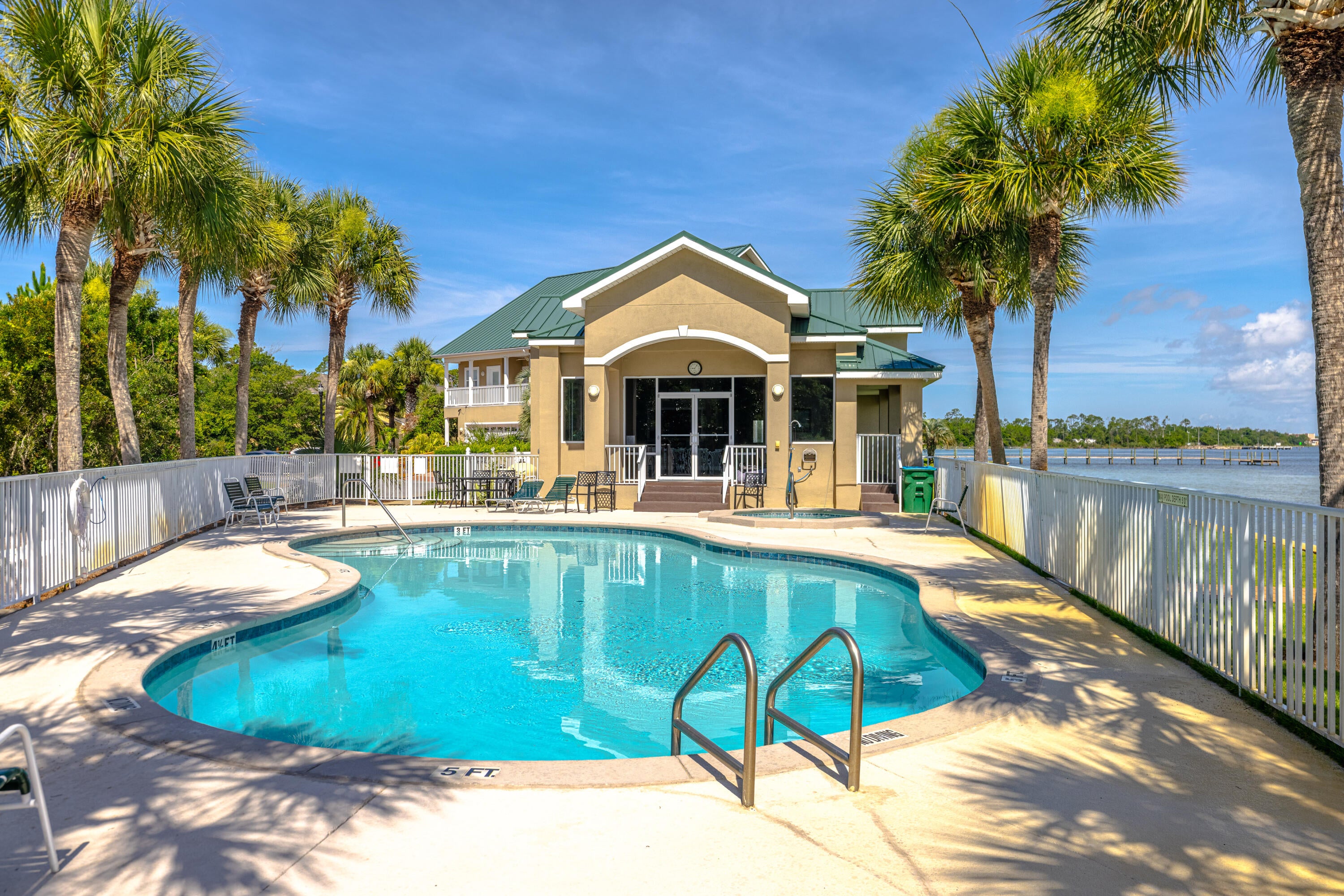 PELICAN BAY - Residential
