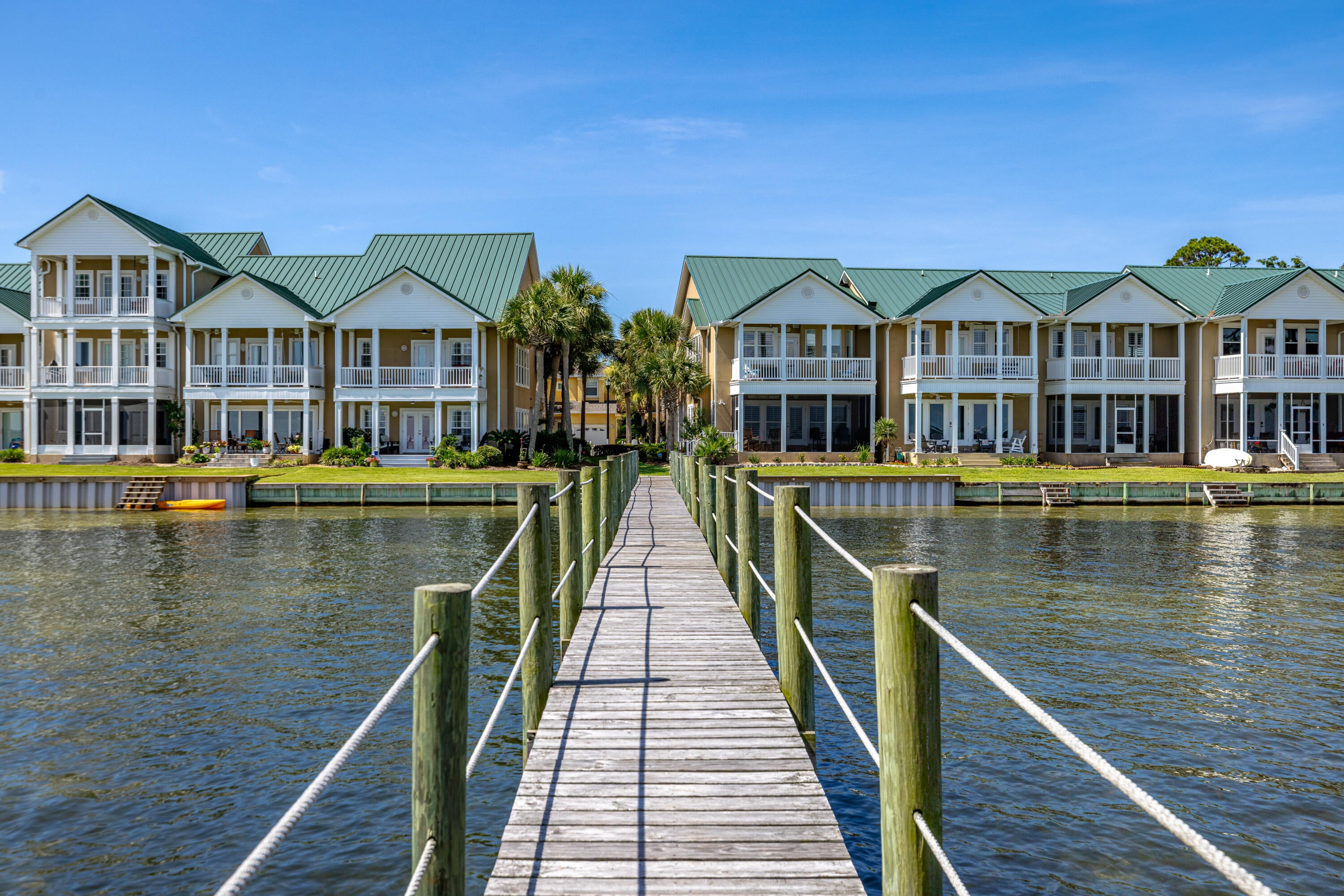 PELICAN BAY - Residential