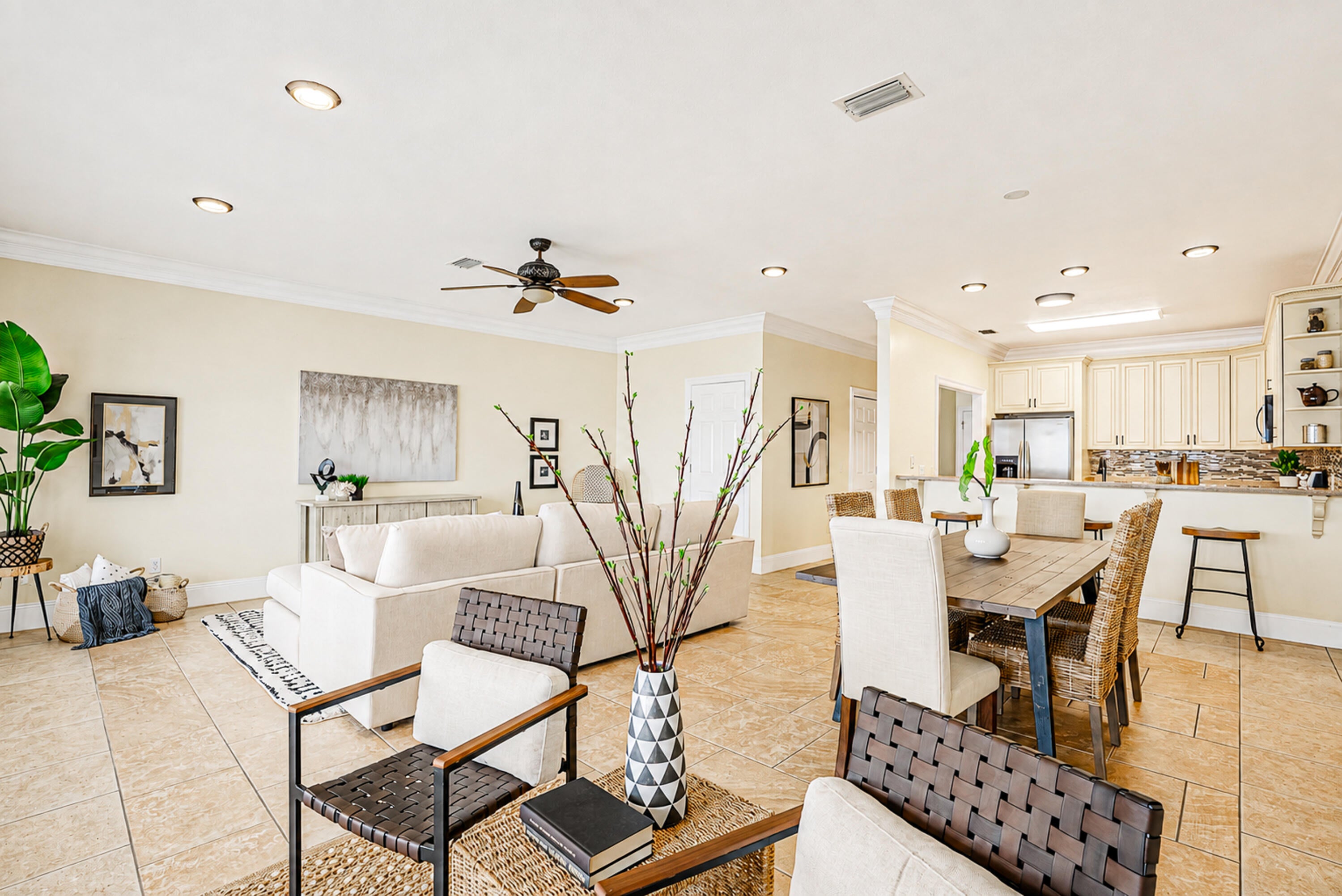 PELICAN BAY - Residential