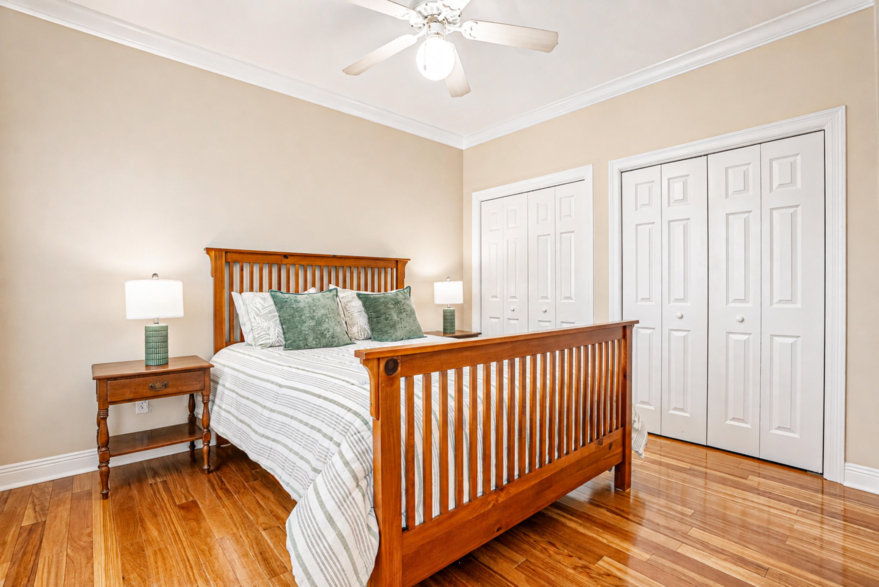 PELICAN BAY - Residential