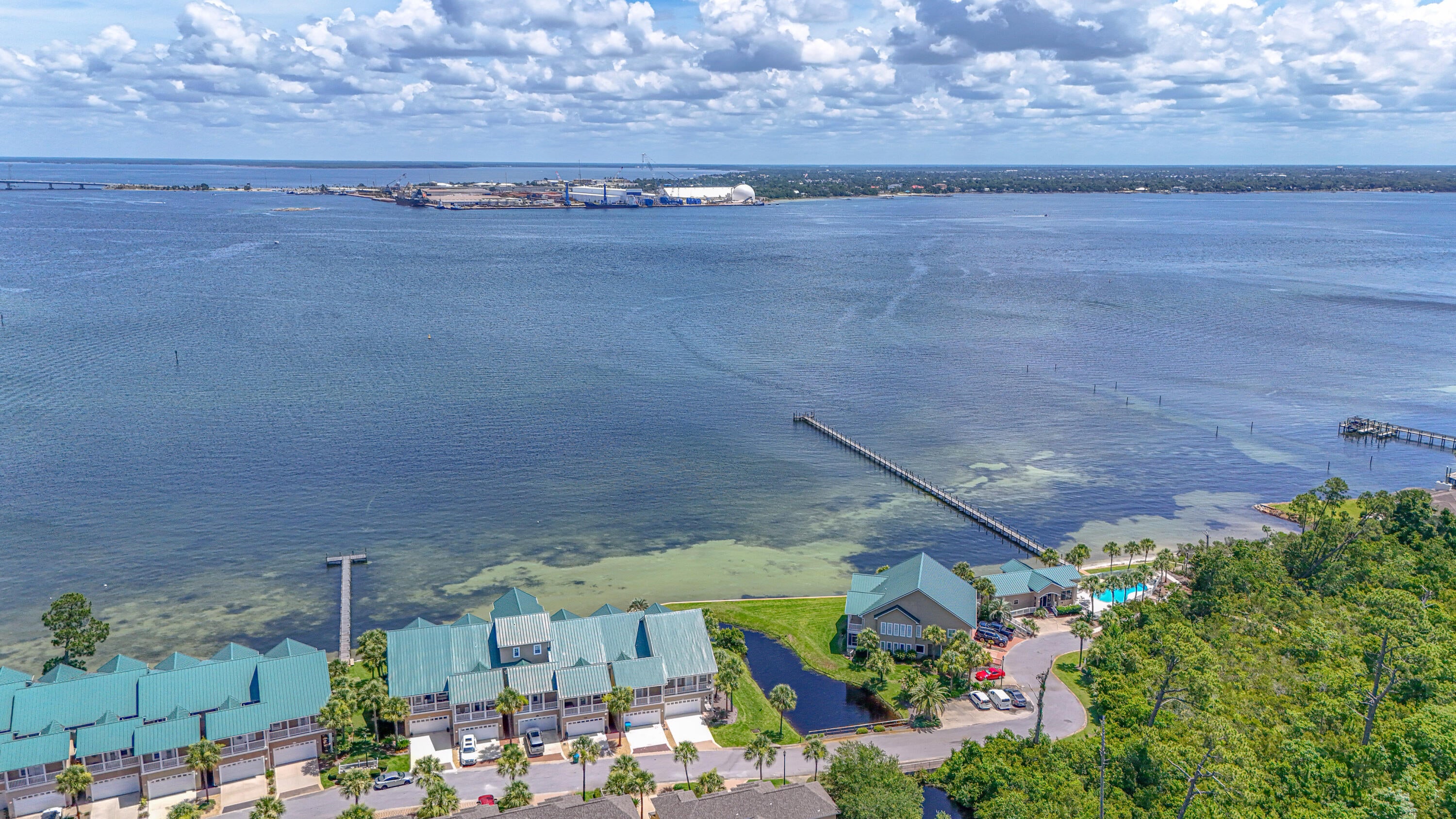 PELICAN BAY - Residential
