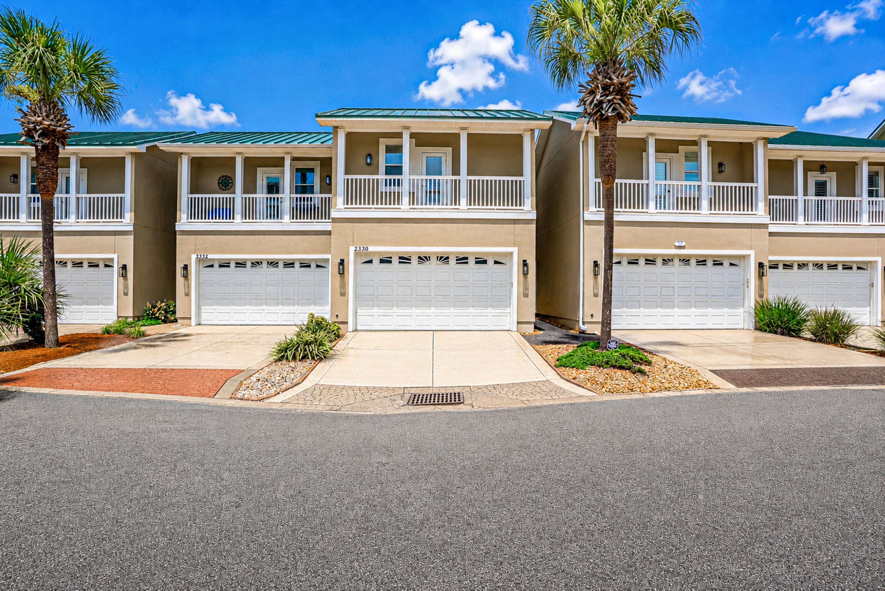 PELICAN BAY - Residential