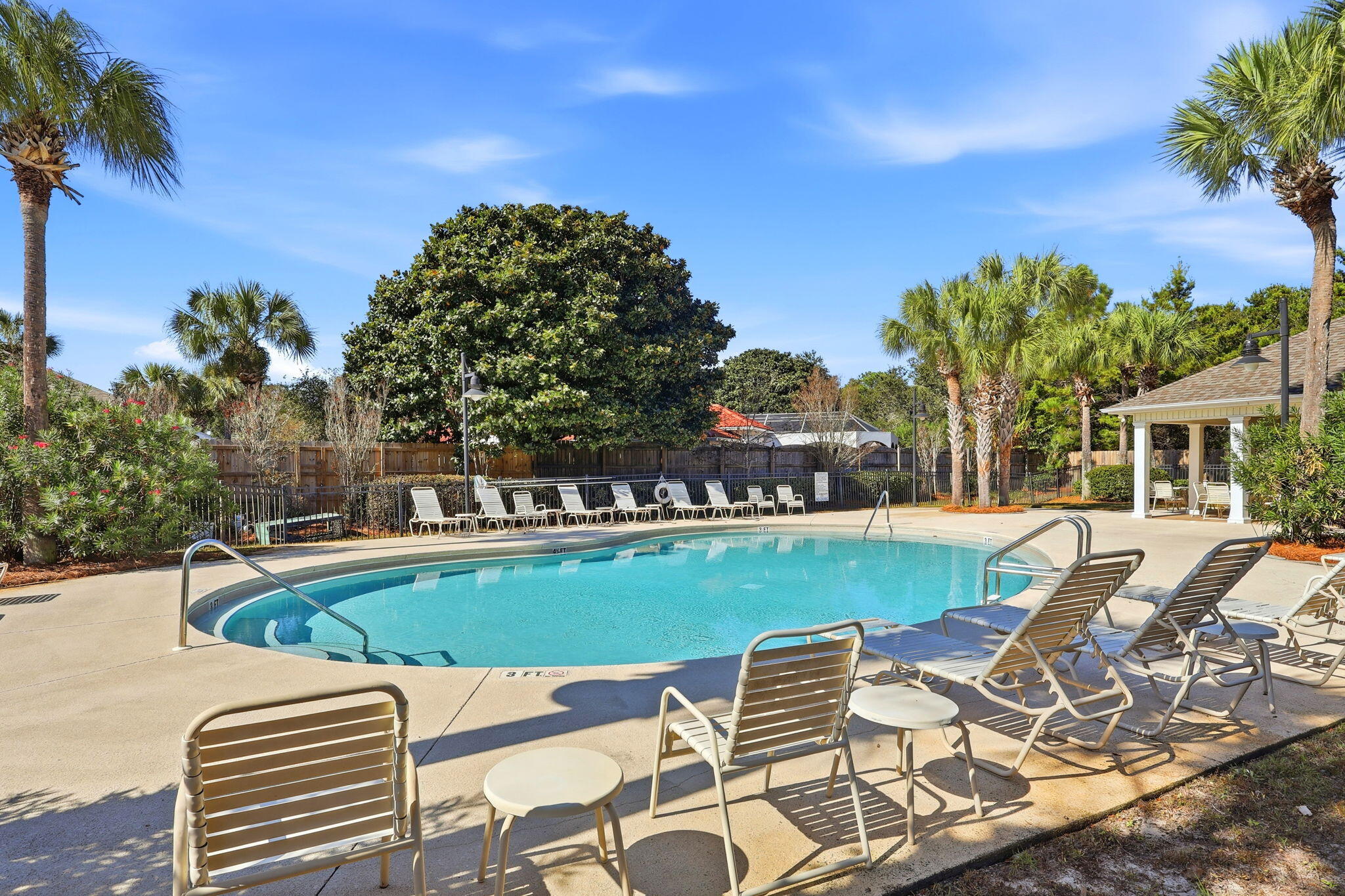 DIAMOND LAKES - Residential