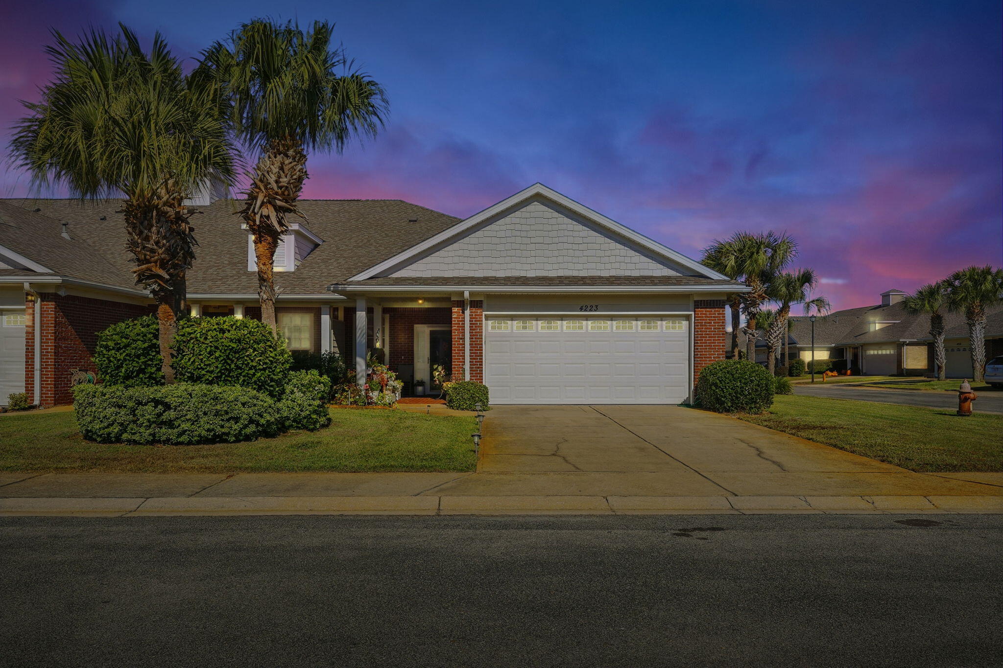 Corner unit town home in Diamond Lakes subdivision, a rare gem in Destin.  Located convenient to Henderson state park and local beaches, shopping, restaurants and schools. High ceilings and open floorplan great for entertaining. Split bedrooms great for privacy.  Also, a screened porch. Two car garage with epoxy floors. NEW LVP FLOORIHNG JUST INSTALLED! Property was off the market for 65 days.

New roof late 2022. VA and FHA loan approved.