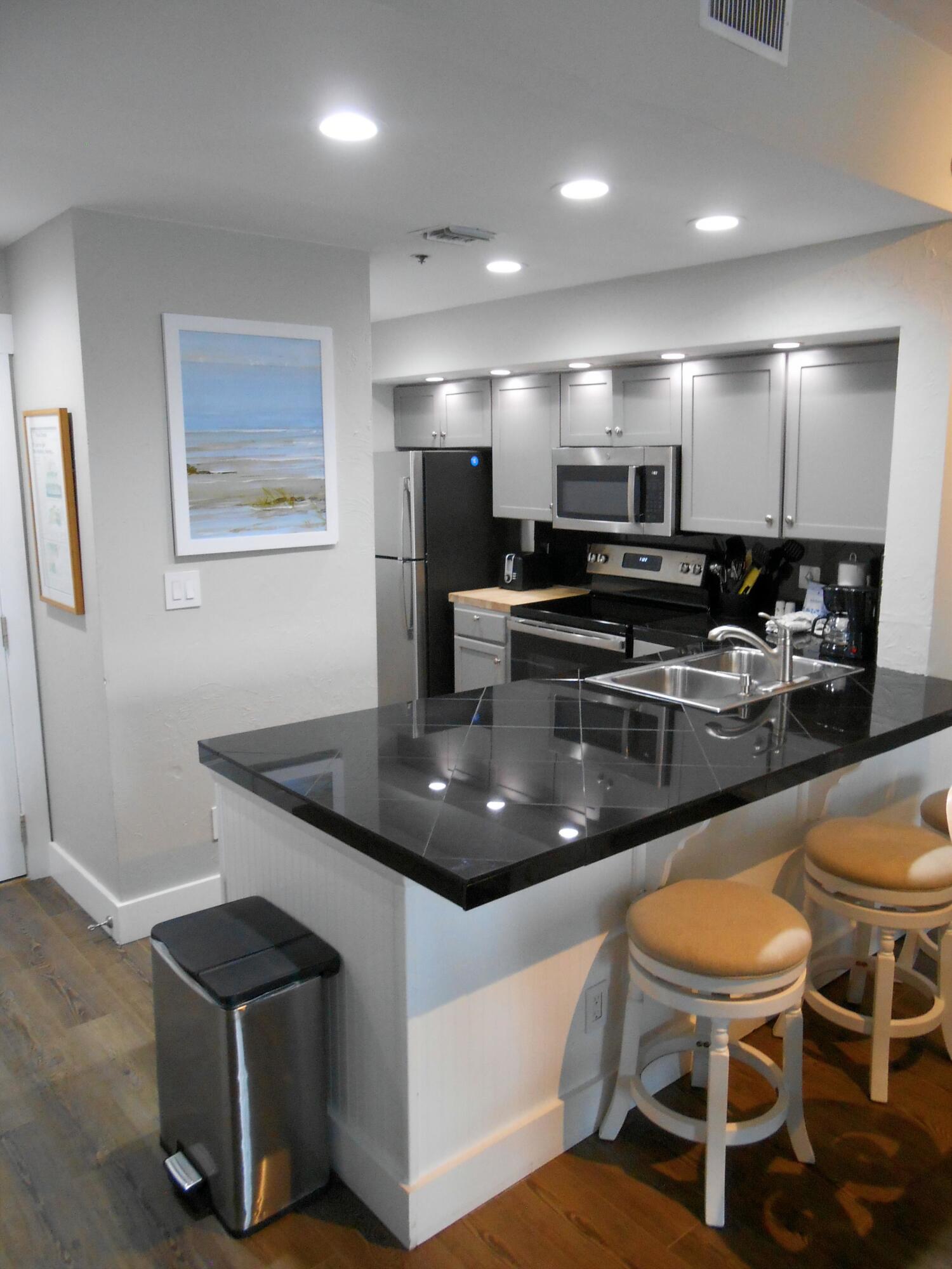 TOPS'L BEACH MANOR - Residential