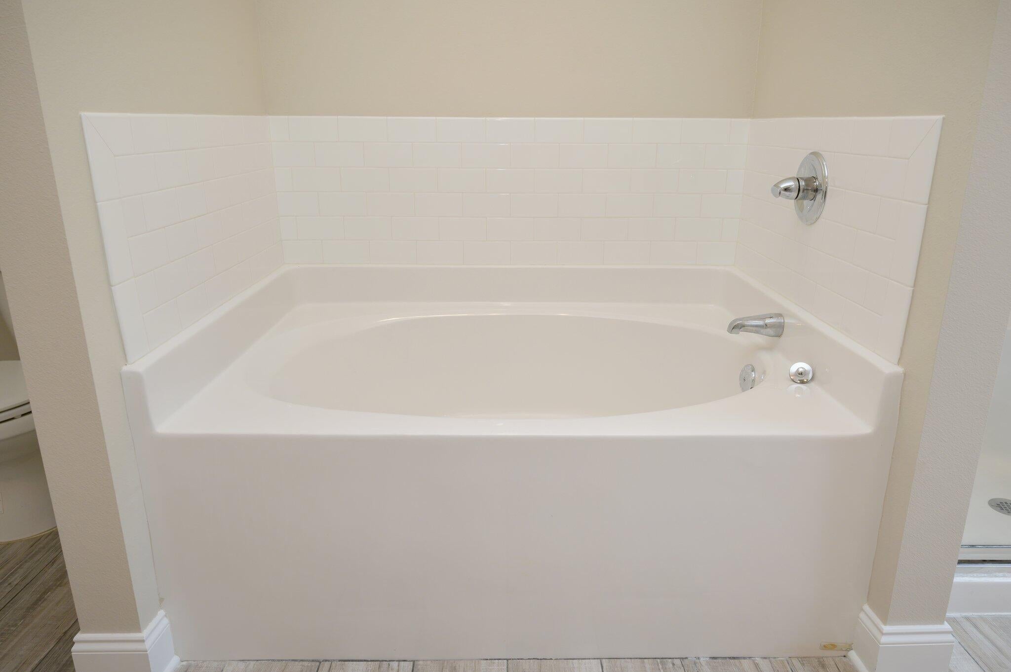 CRESCENT SHORES - Residential Lease