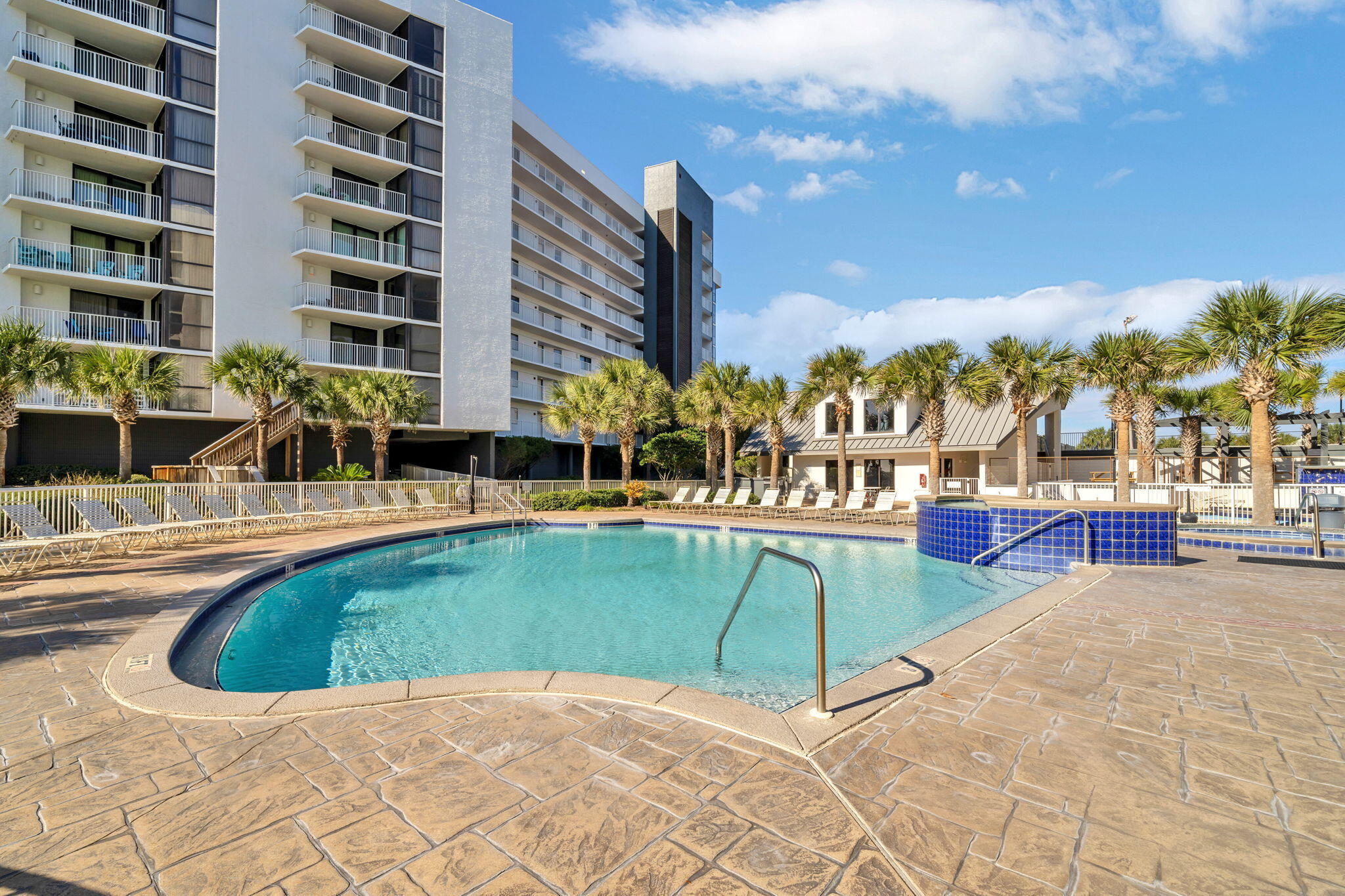 MAINSAIL CONDO PH 1 - Residential