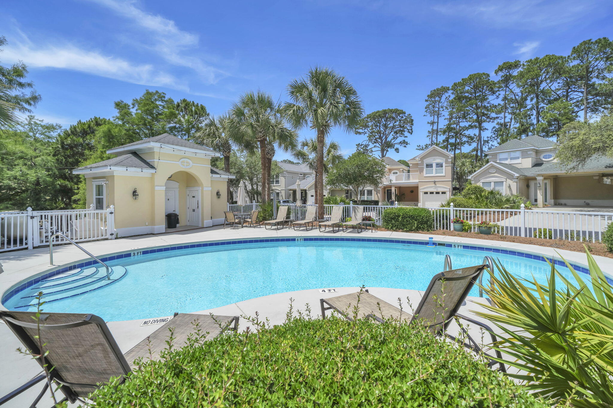 FAIRWAY VILLAS - Residential