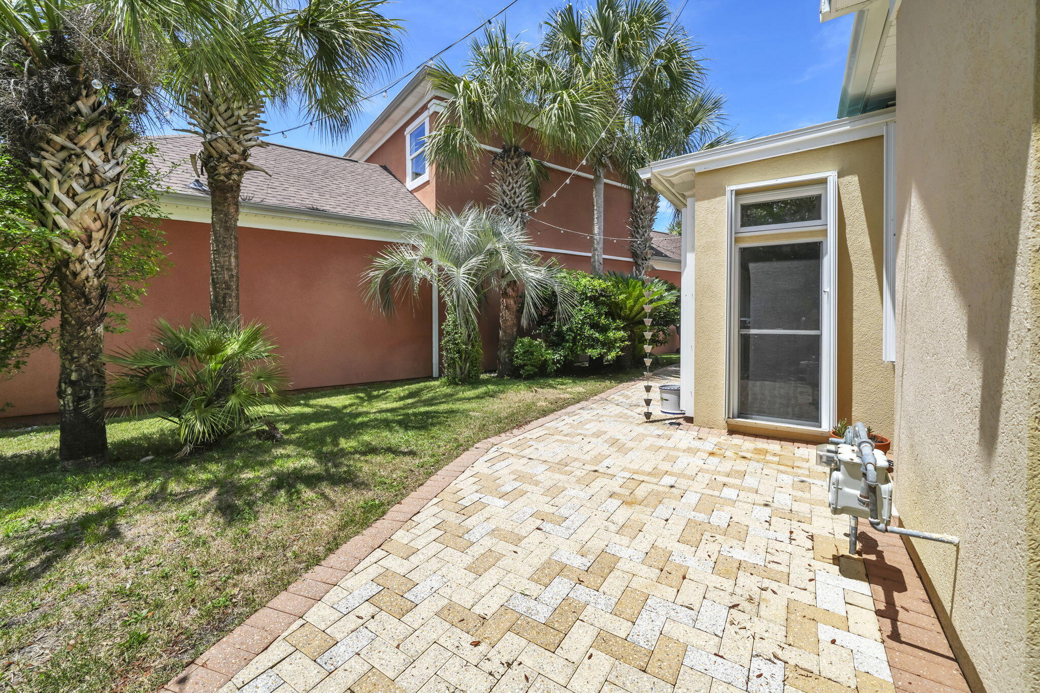FAIRWAY VILLAS - Residential