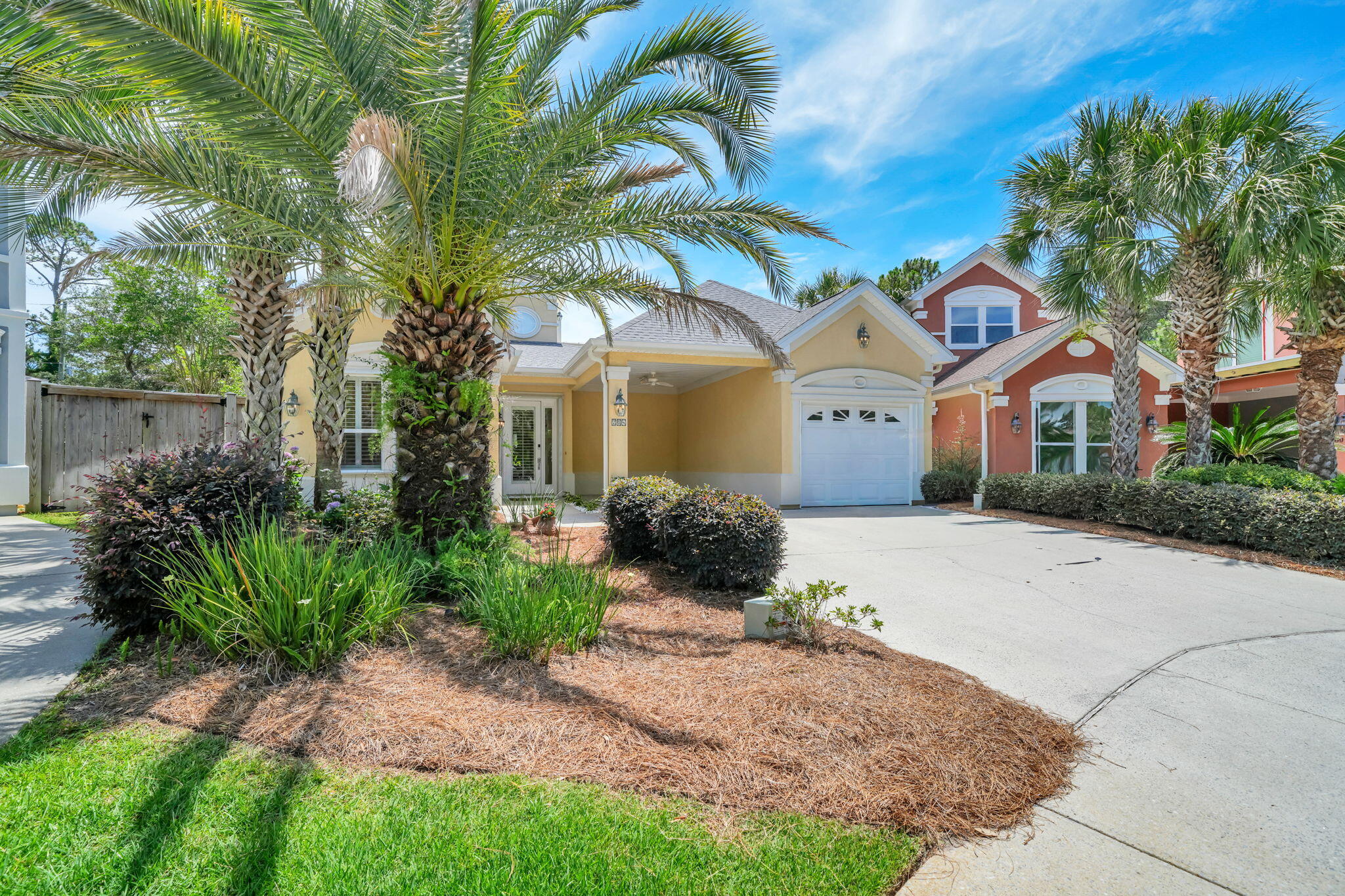 FAIRWAY VILLAS - Residential