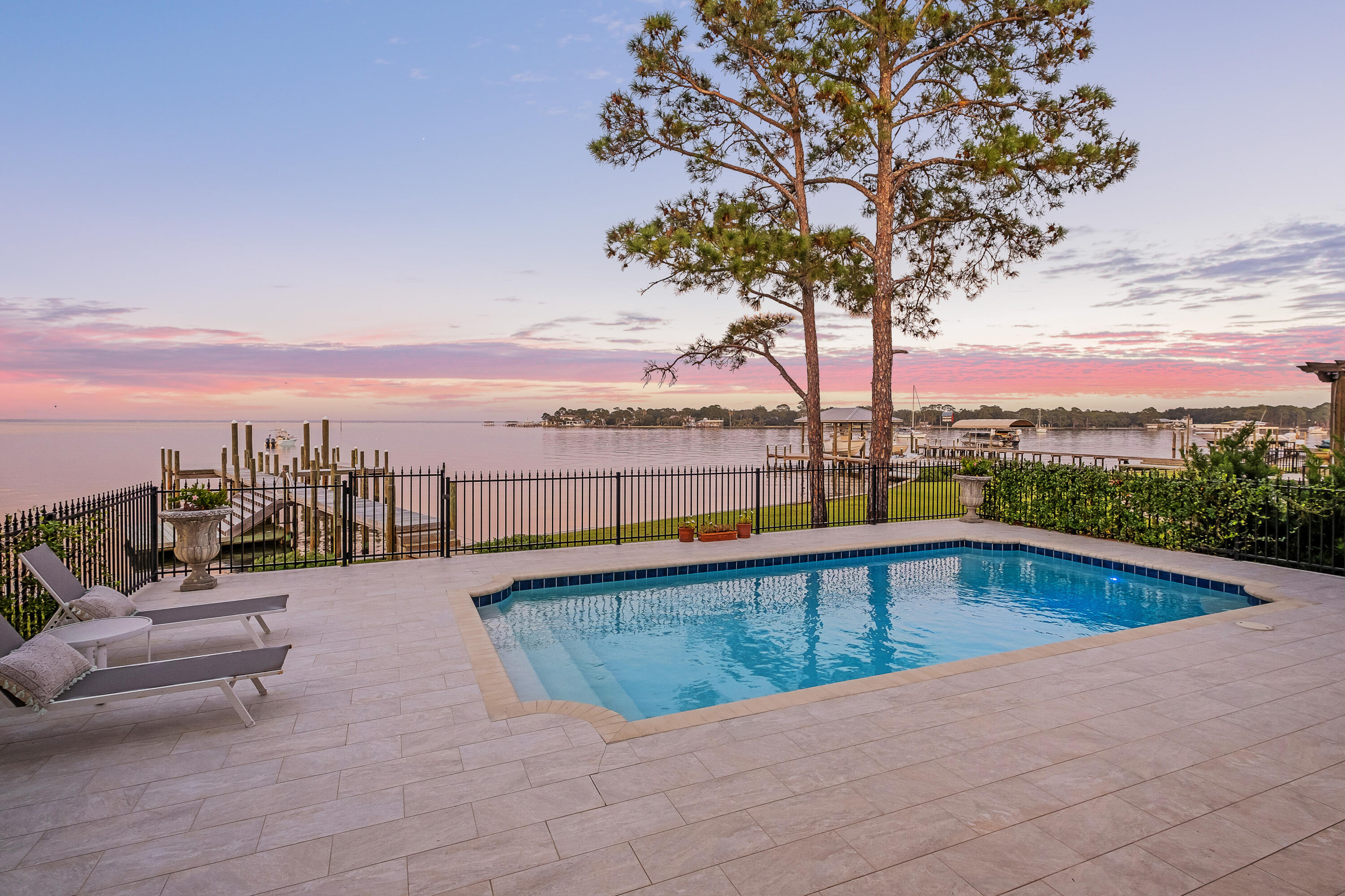 Peacocks Point - Residential