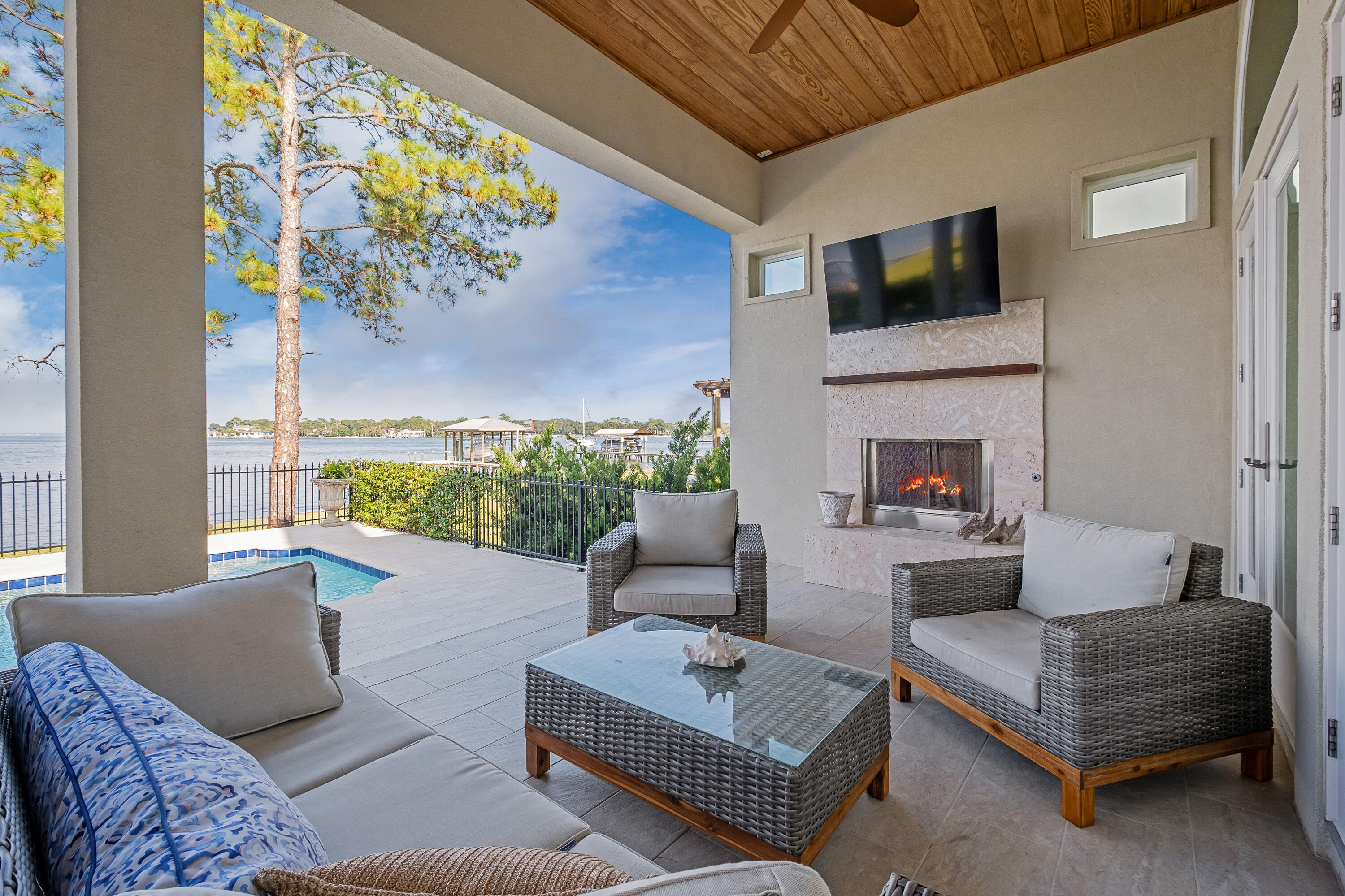 Peacocks Point - Residential