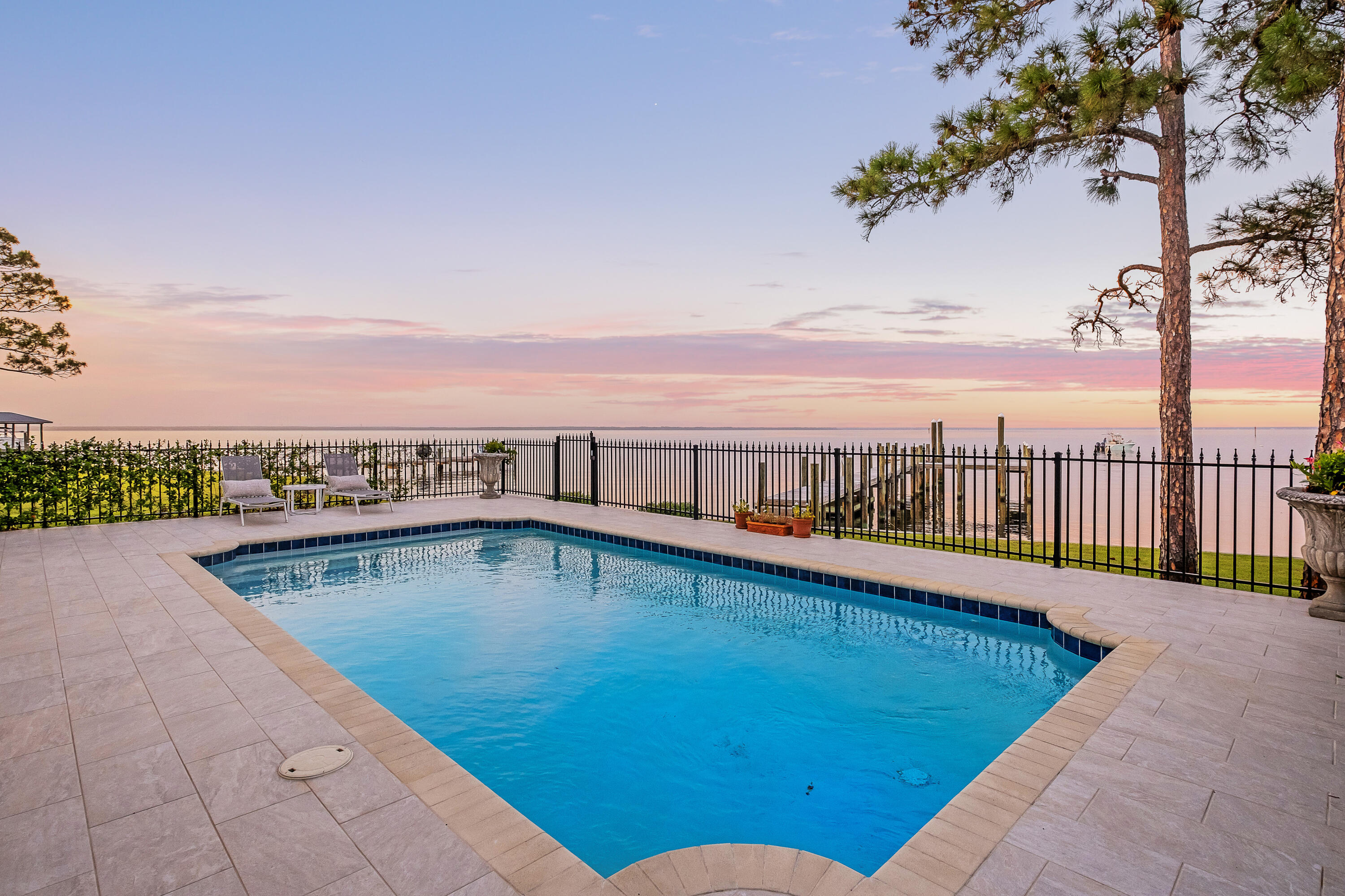 Peacocks Point - Residential