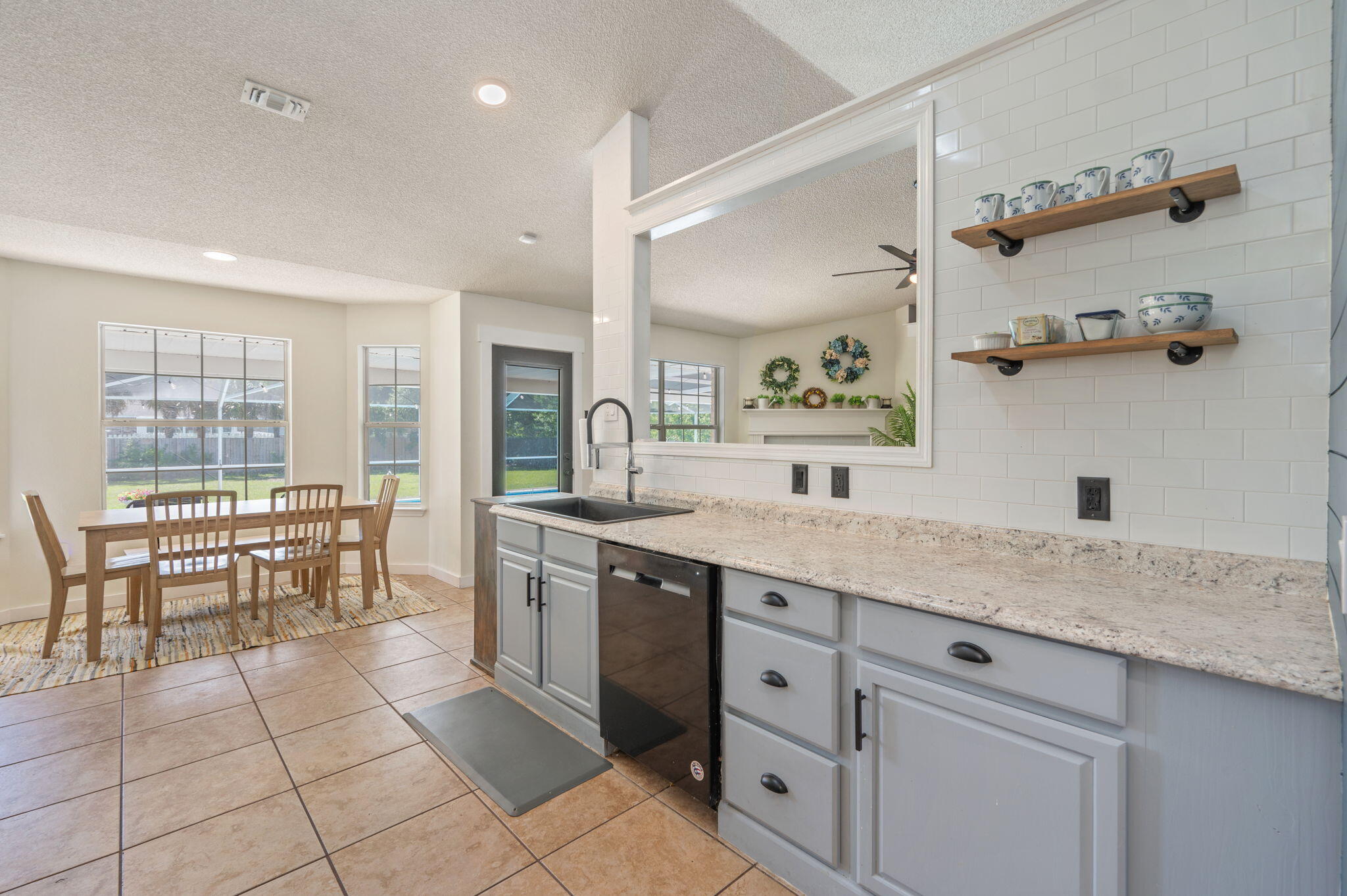 HOLLEY BY THE SEA - Residential