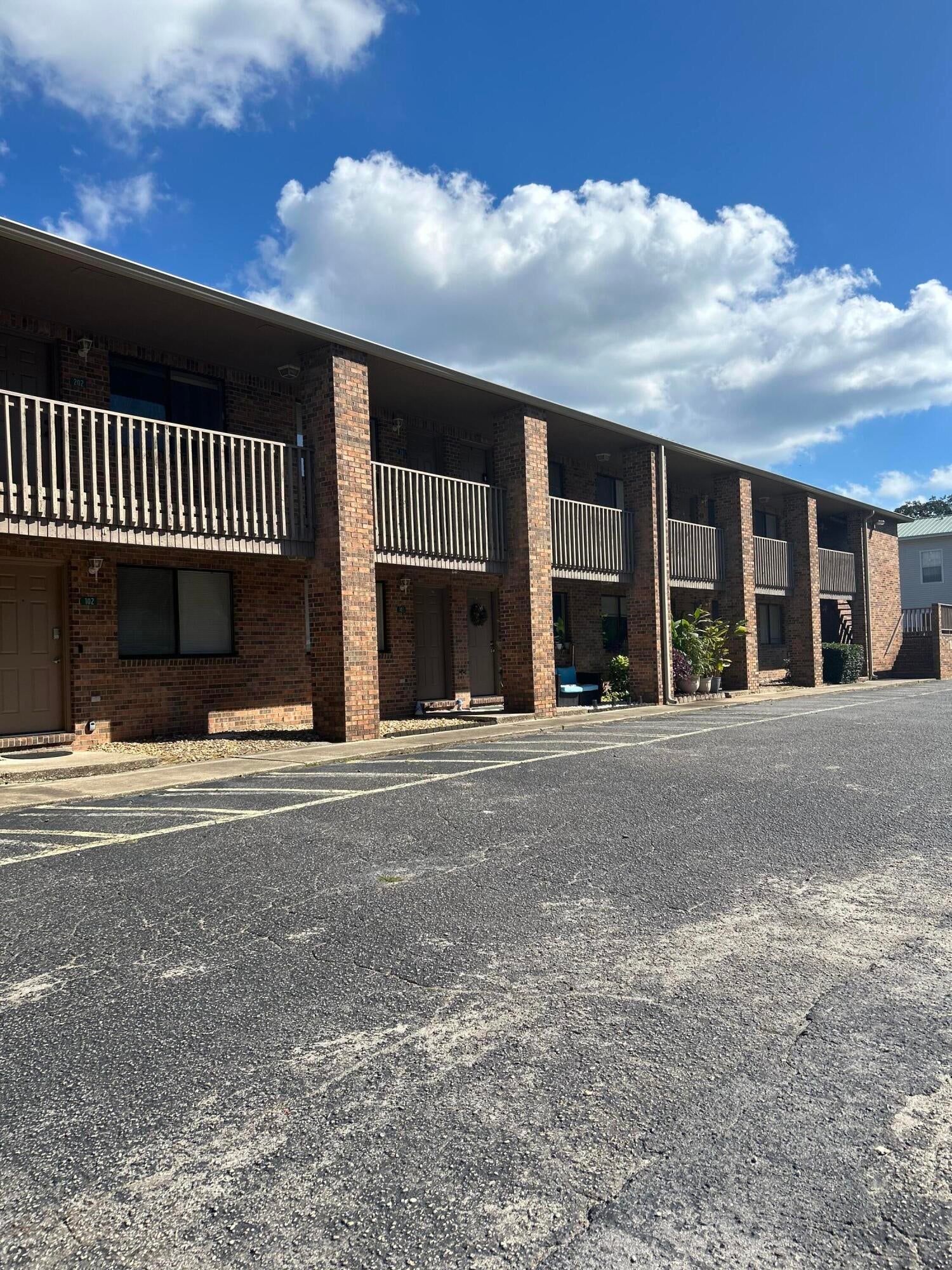 STUDIO ARMS CONDO - Residential Lease
