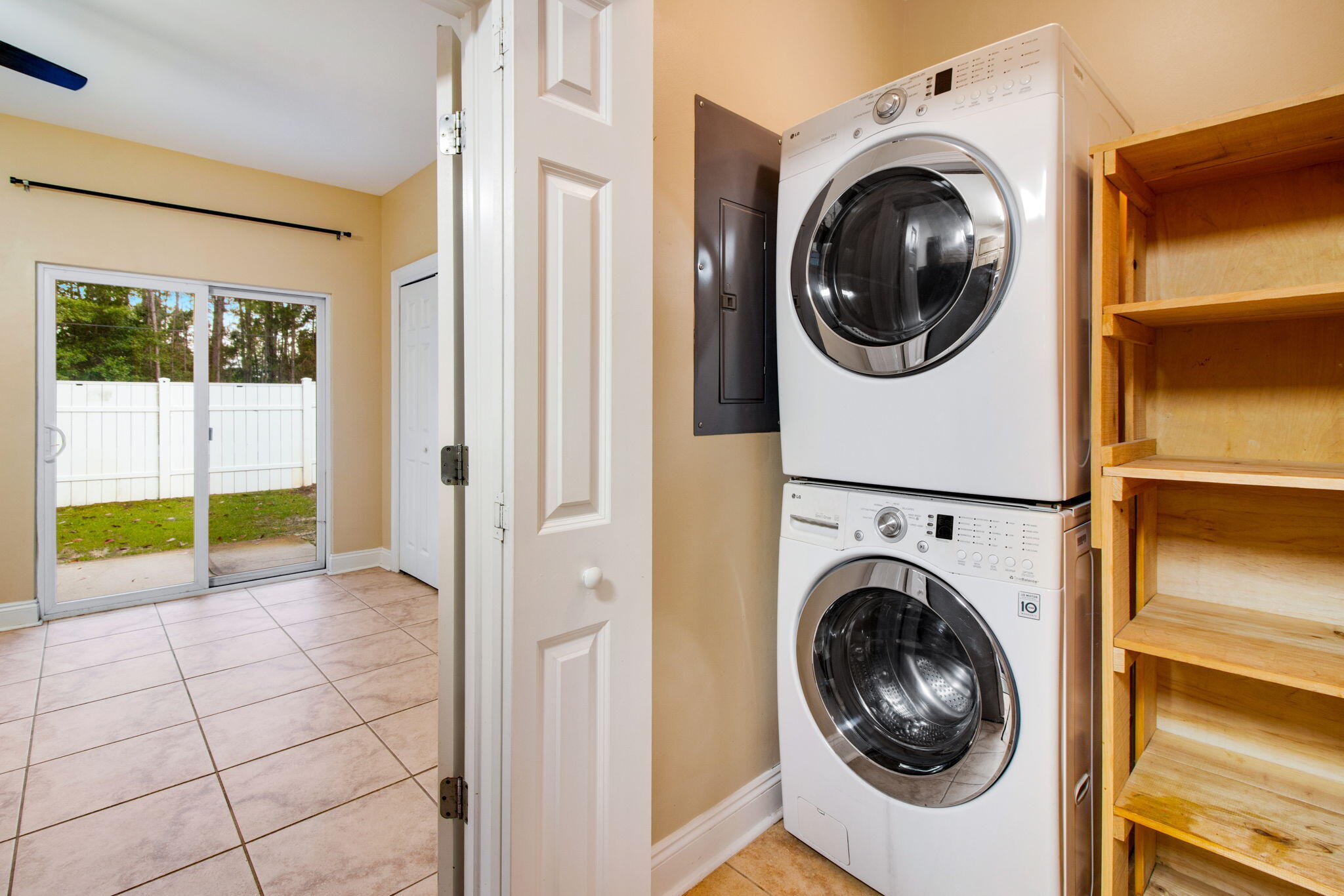 SANDAL BEACH - Residential Lease