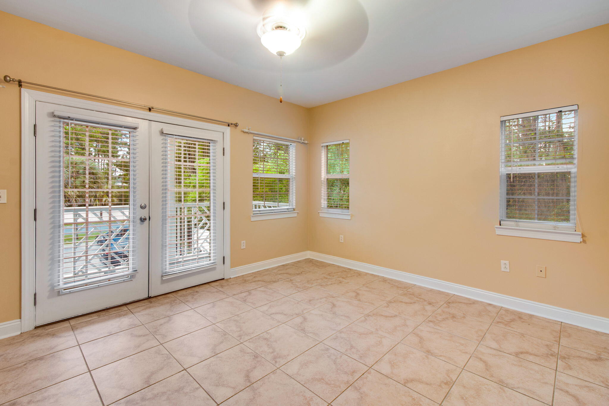 SANDAL BEACH - Residential Lease