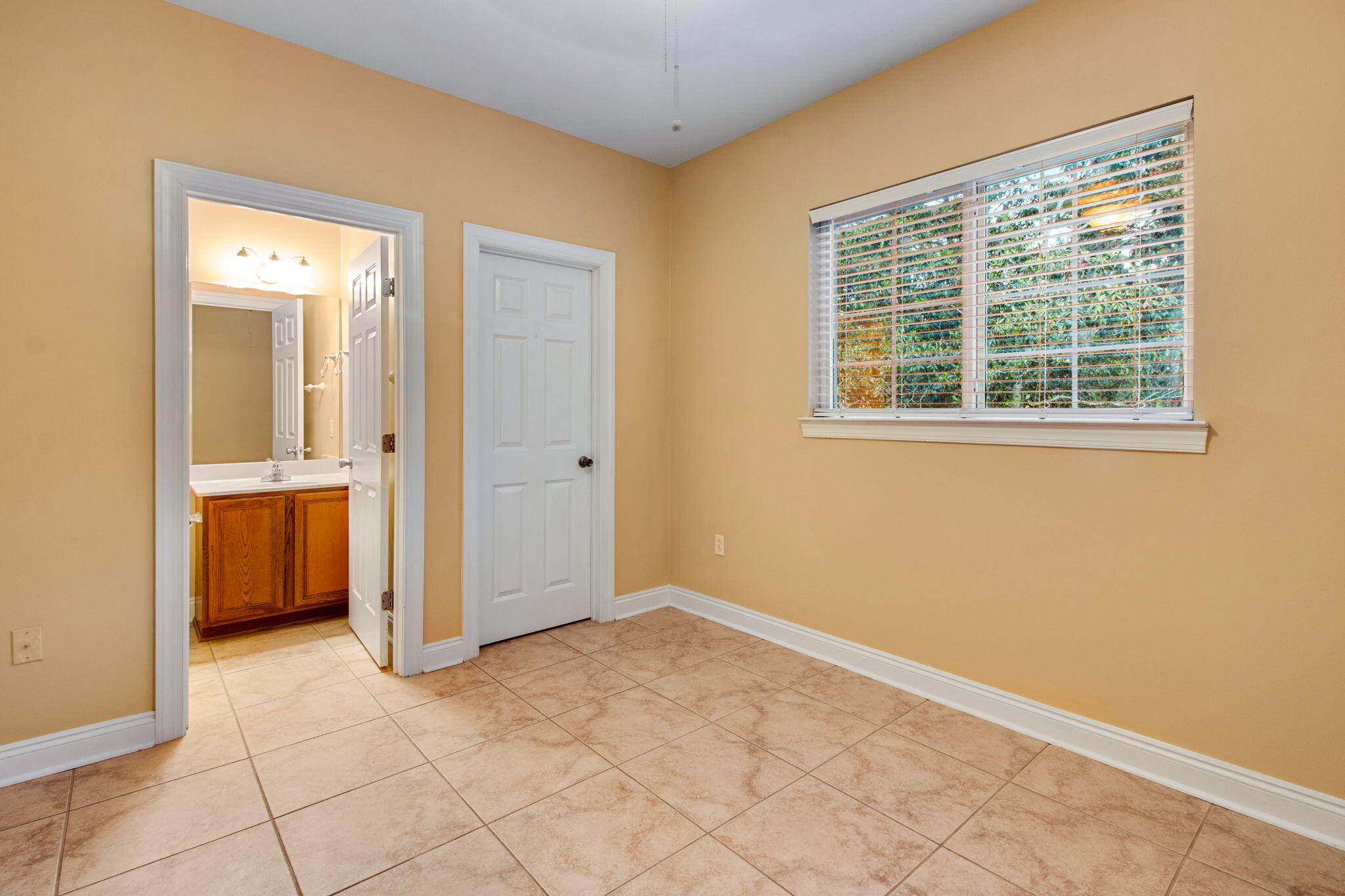 SANDAL BEACH - Residential Lease