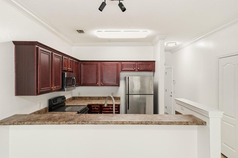 Hadleigh Hills - Residential Lease