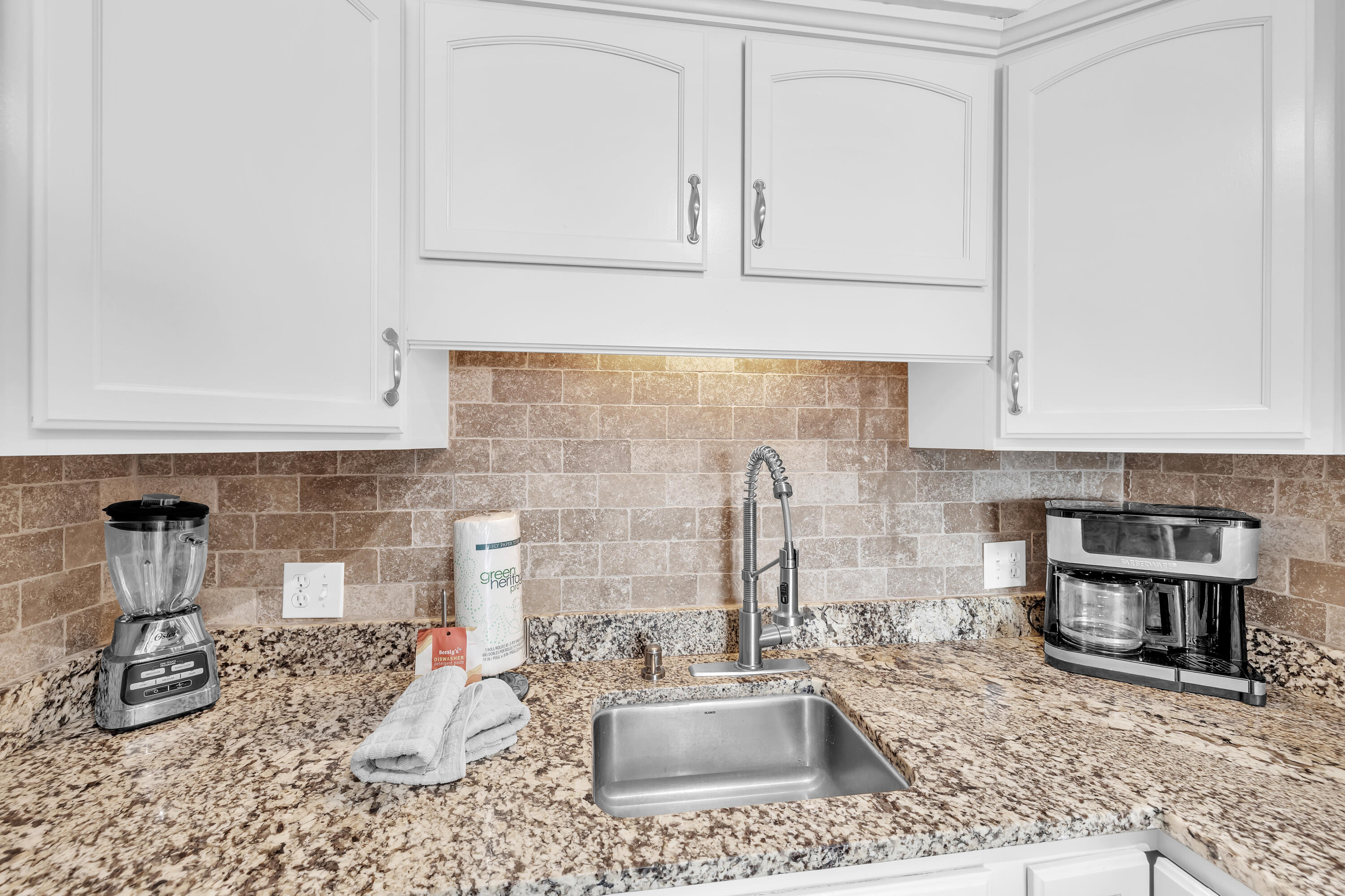 SUMMIT CONDOMINIUM, THE - Residential
