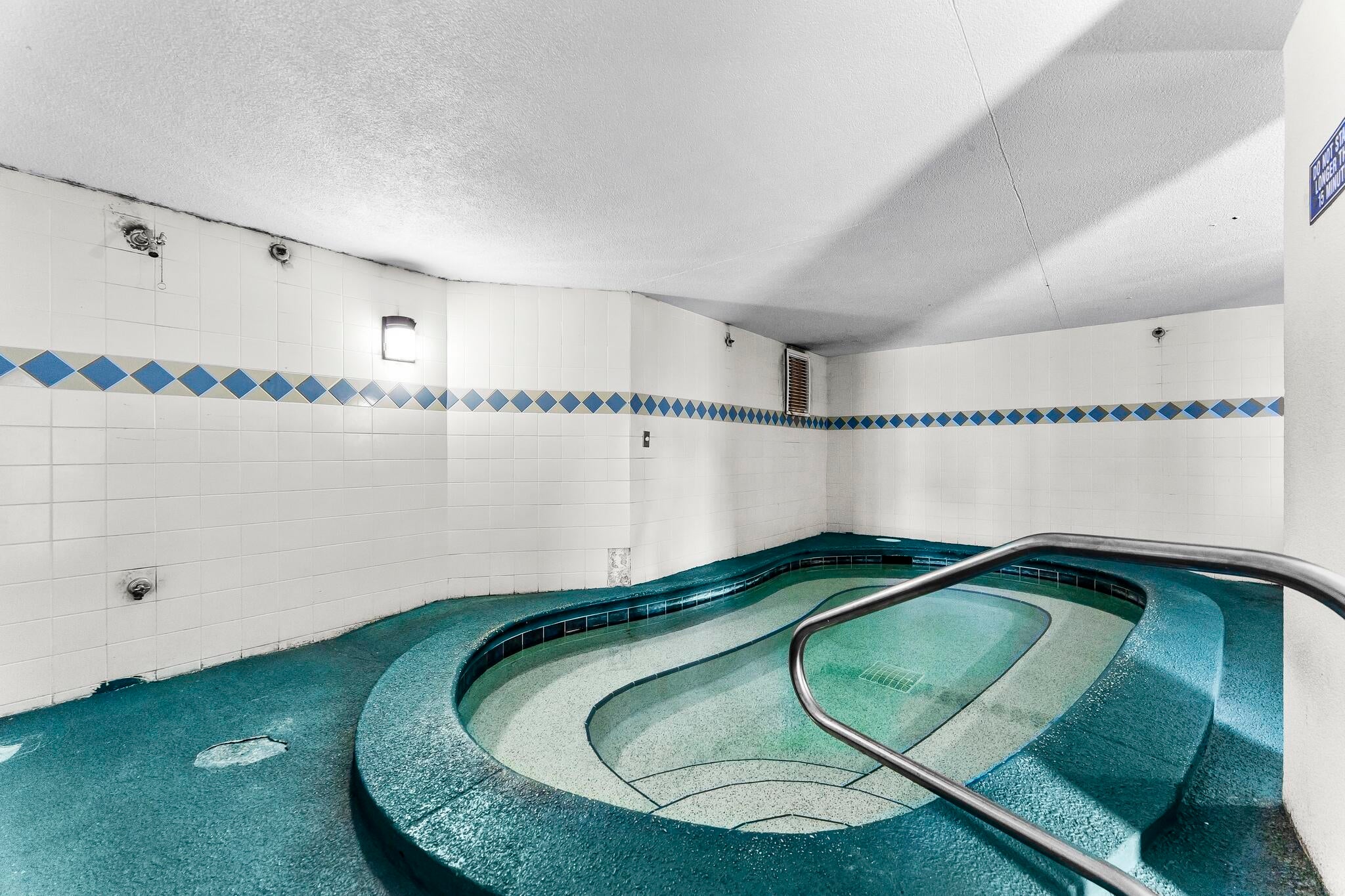 SUMMIT CONDOMINIUM, THE - Residential