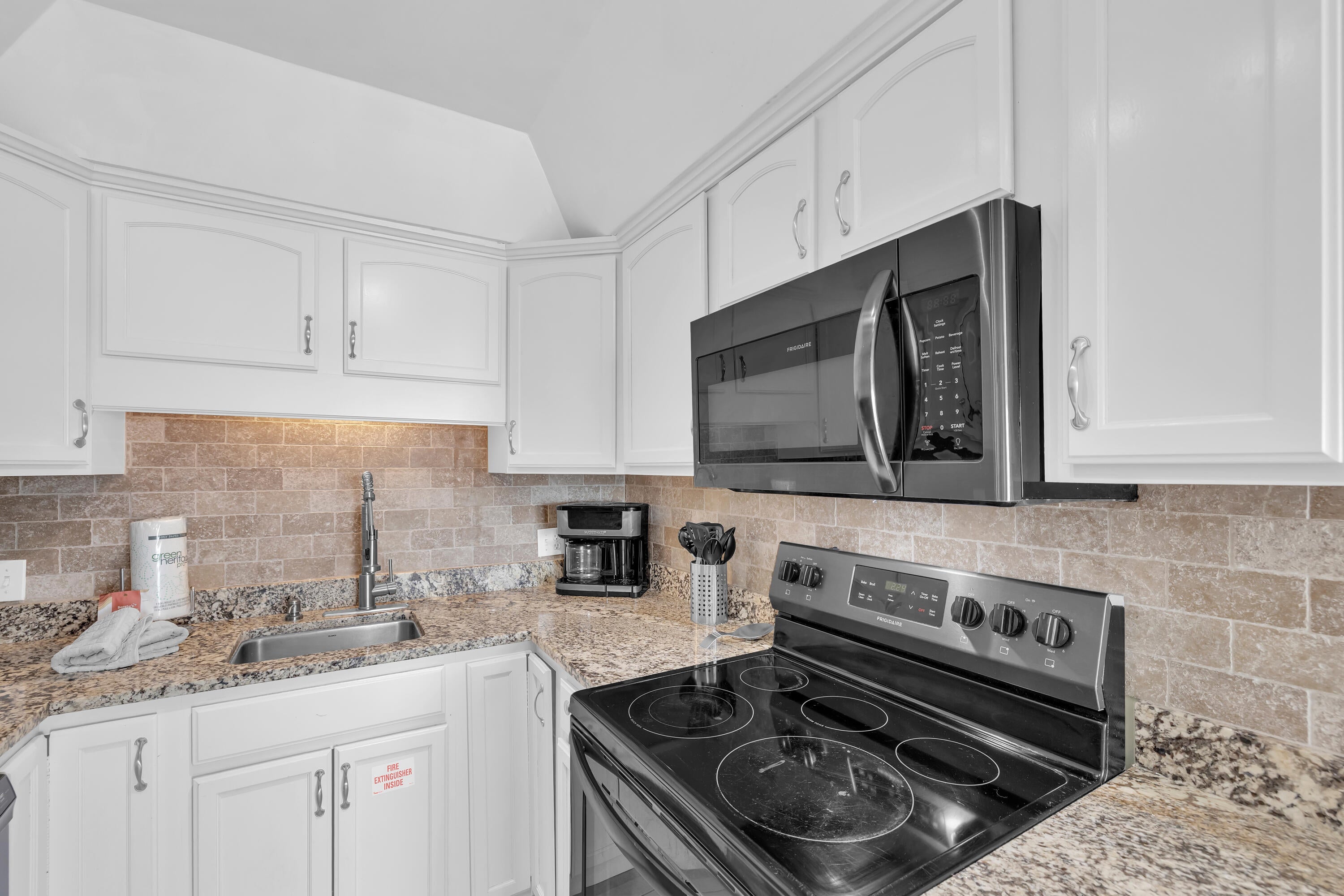 SUMMIT CONDOMINIUM, THE - Residential