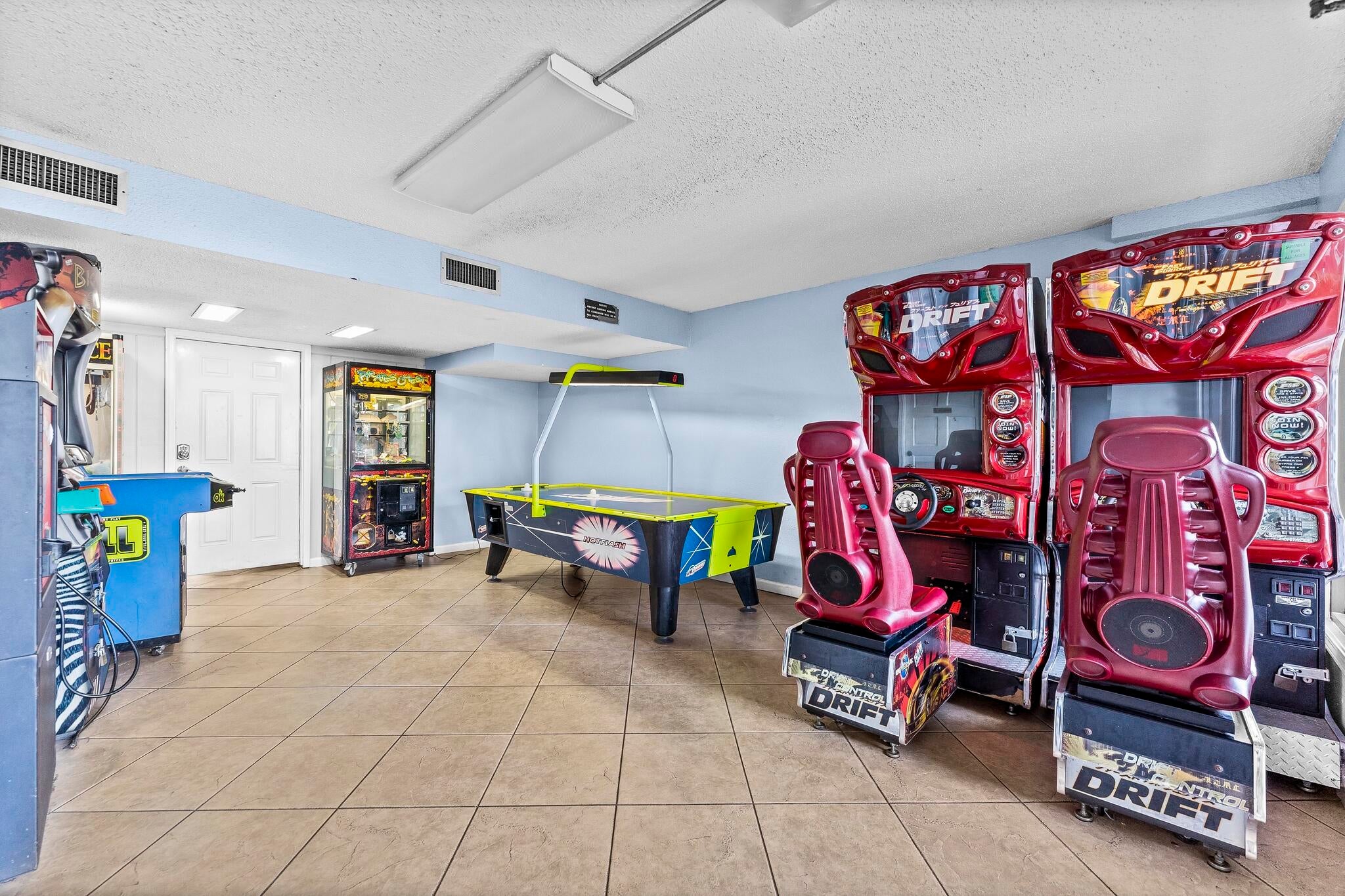 SUMMIT CONDOMINIUM, THE - Residential