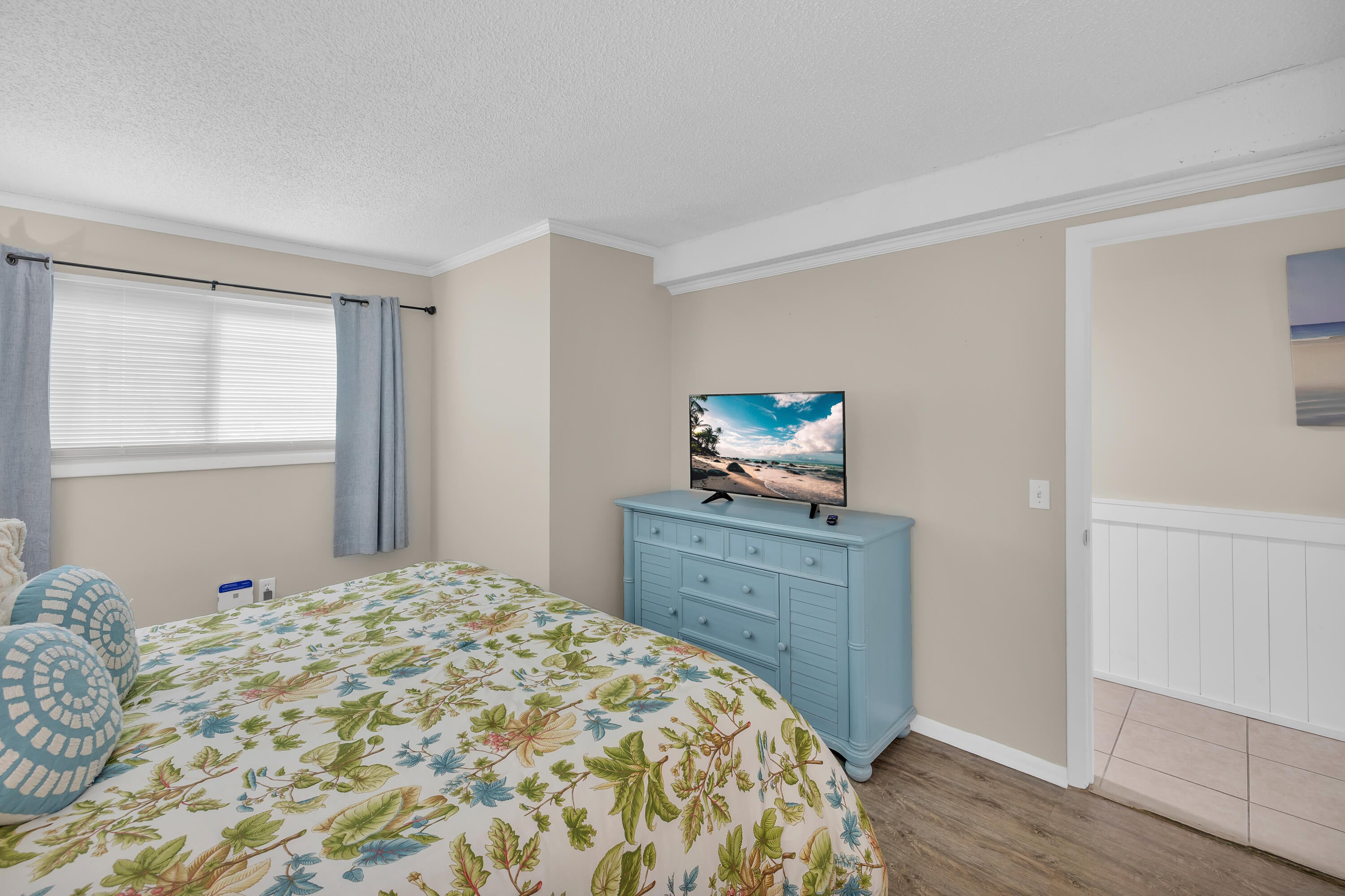 SUMMIT CONDOMINIUM, THE - Residential
