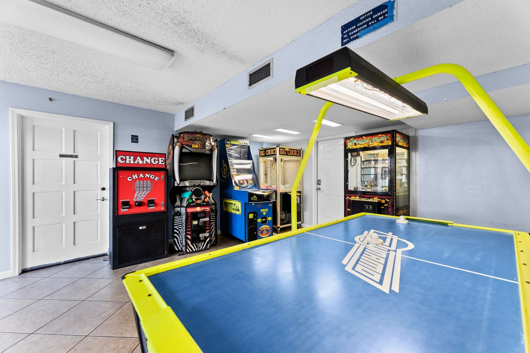 SUMMIT CONDOMINIUM, THE - Residential