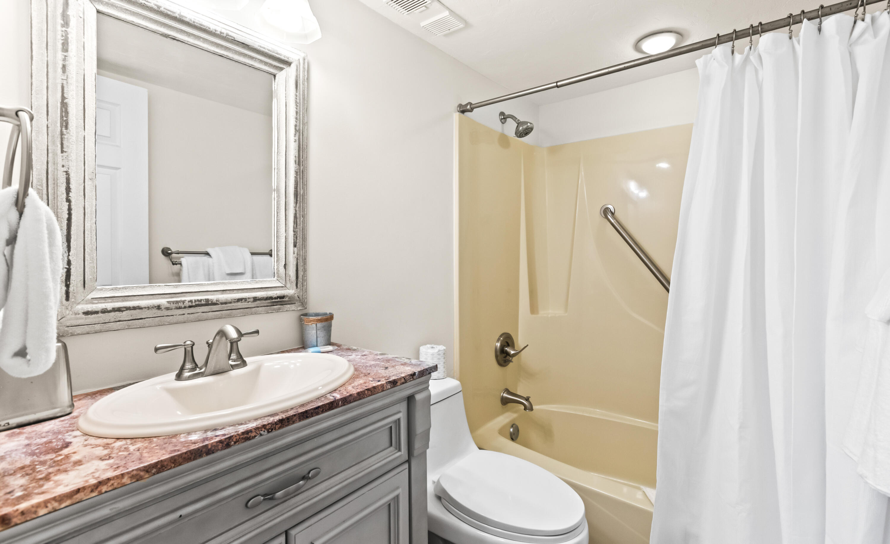 ONE SEAGROVE PLACE CONDOMINIUM - Residential