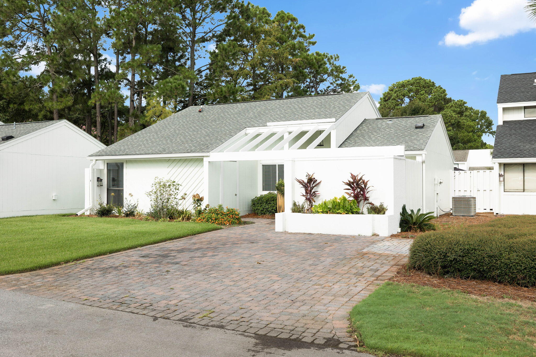 LINKSIDE VILLAGE UNIT 1 - Residential