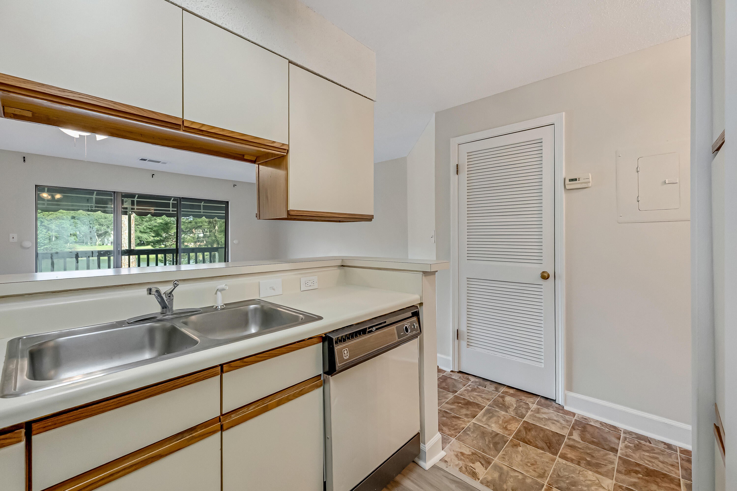 LAKESIDE CONDO AT BLUEWATER BAY - Residential Lease