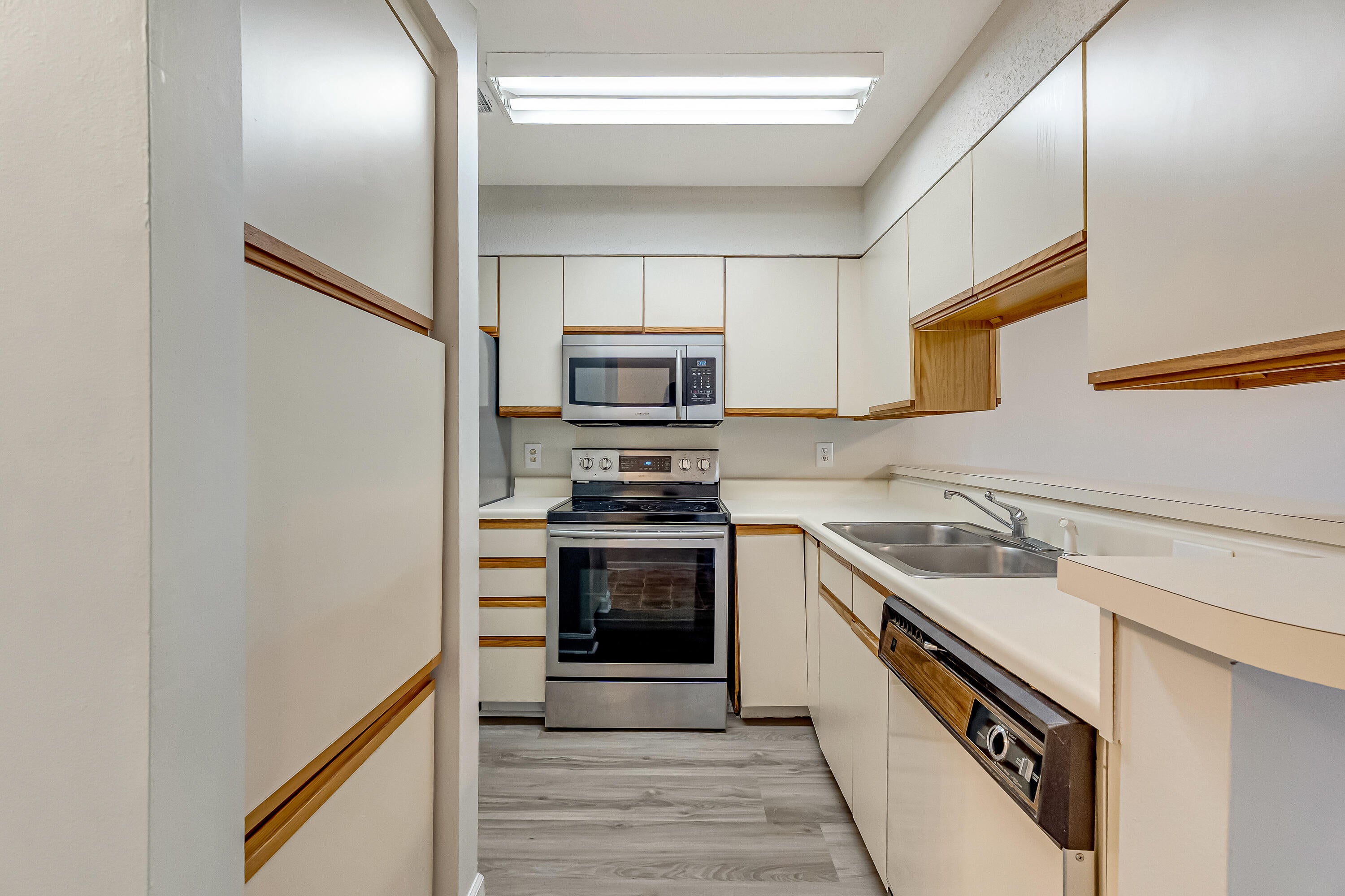 LAKESIDE CONDO AT BLUEWATER BAY - Residential Lease