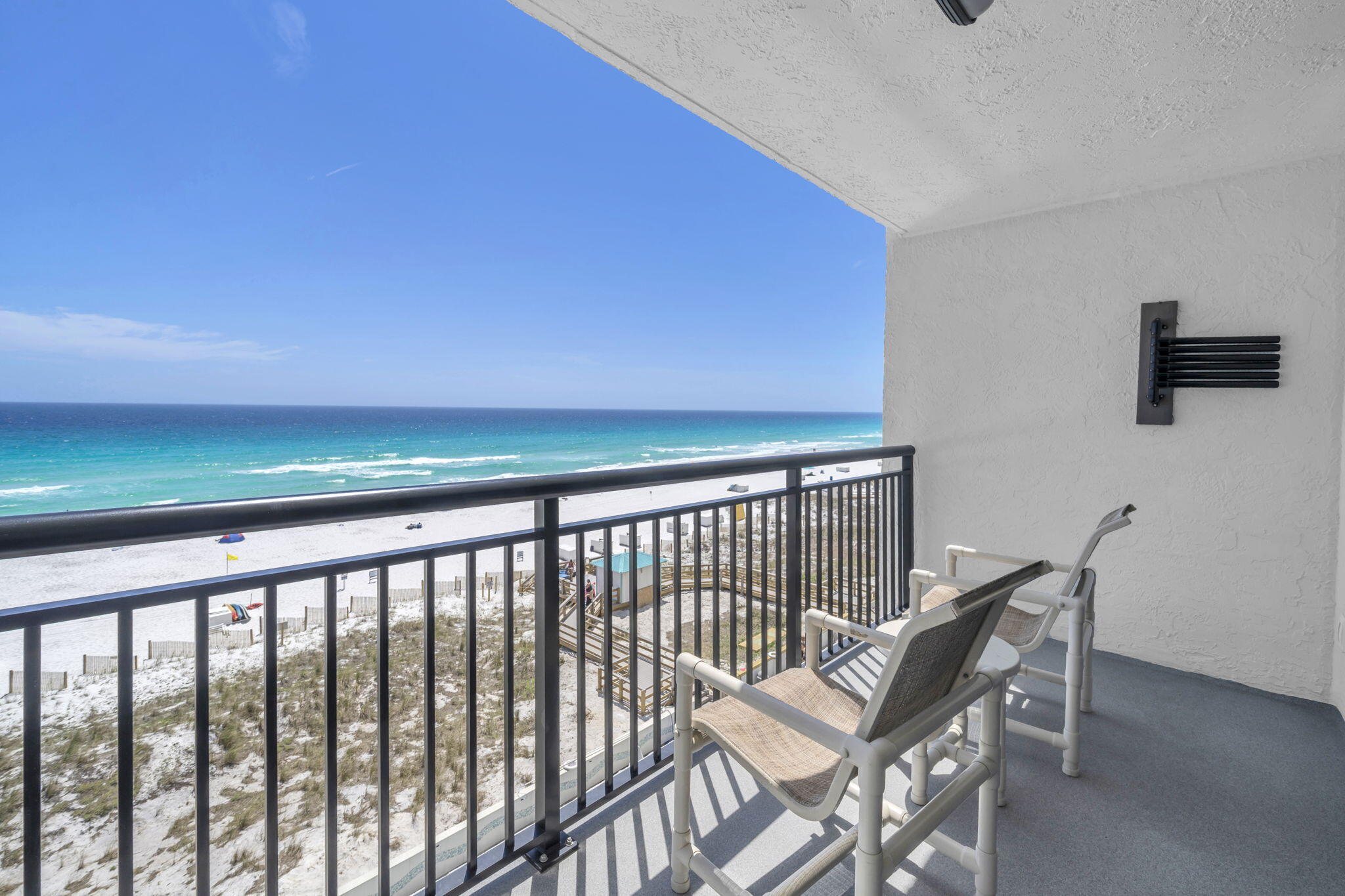 SunDestin 602 is a direct GULF-FRONT prime opportunity in one of Destin's premier rental buildings. This 6th-floor gem is a portfolio-defining asset with major upside, perfect for the ROI investor looking to create a rental monster. The lifestyle investor will love the panoramic emerald water views and a resort experience featuring indoor/outdoor pools, a splash pad, tiki bar, and 24/7 front desk. SunDestin's hotel-style operations drive high year-round occupancy, while the central location near HarborWalk and Big Kahuna's ensures top-tier appeal. Whether you're seeking a high-performing asset or a legacy beachfront retreat, this unit offers the irreplaceably prime location needed to maximize your investment. Capitalize on the potential today!