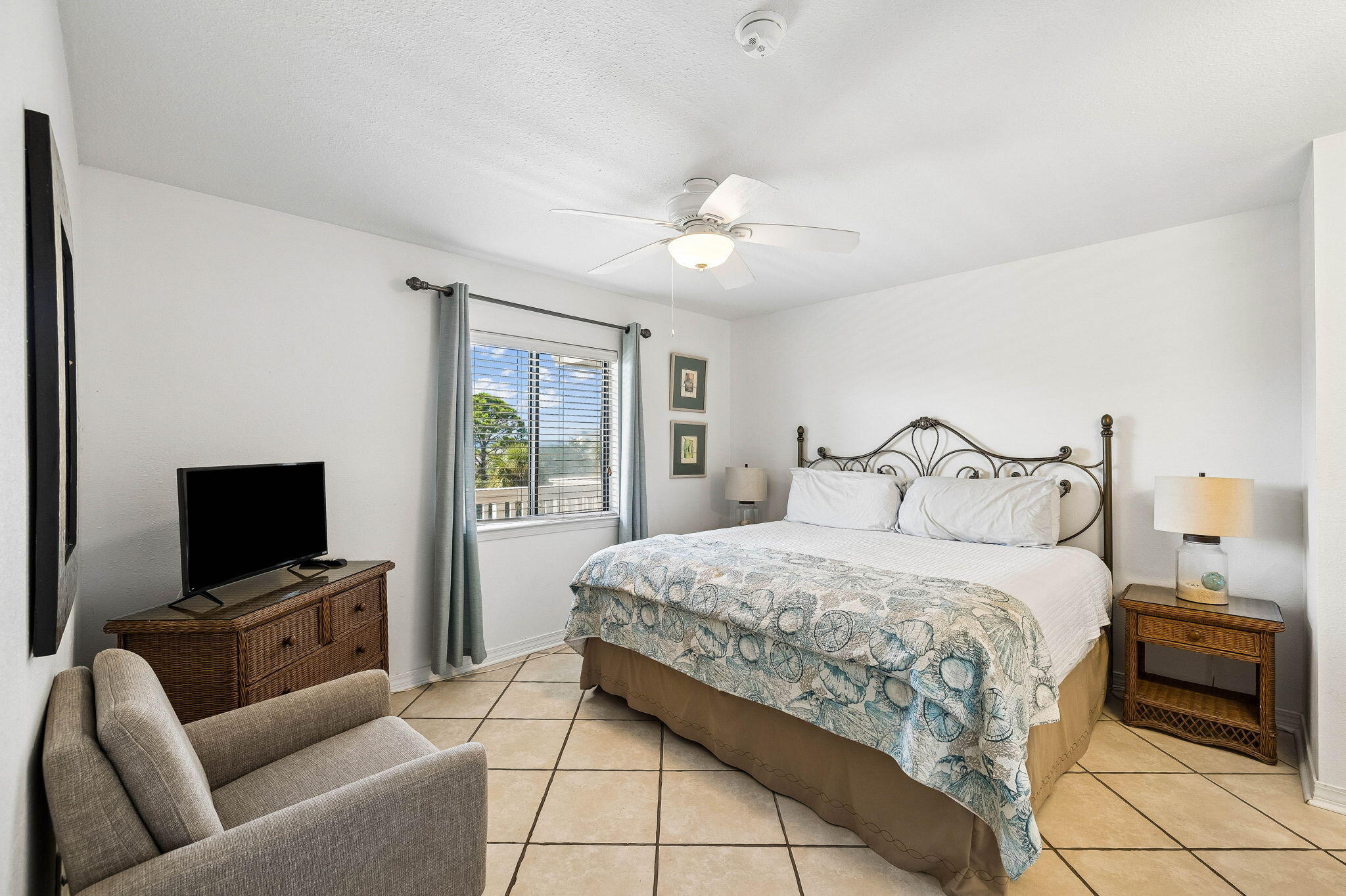 BEACHFRONT 2 PH 3 - Residential