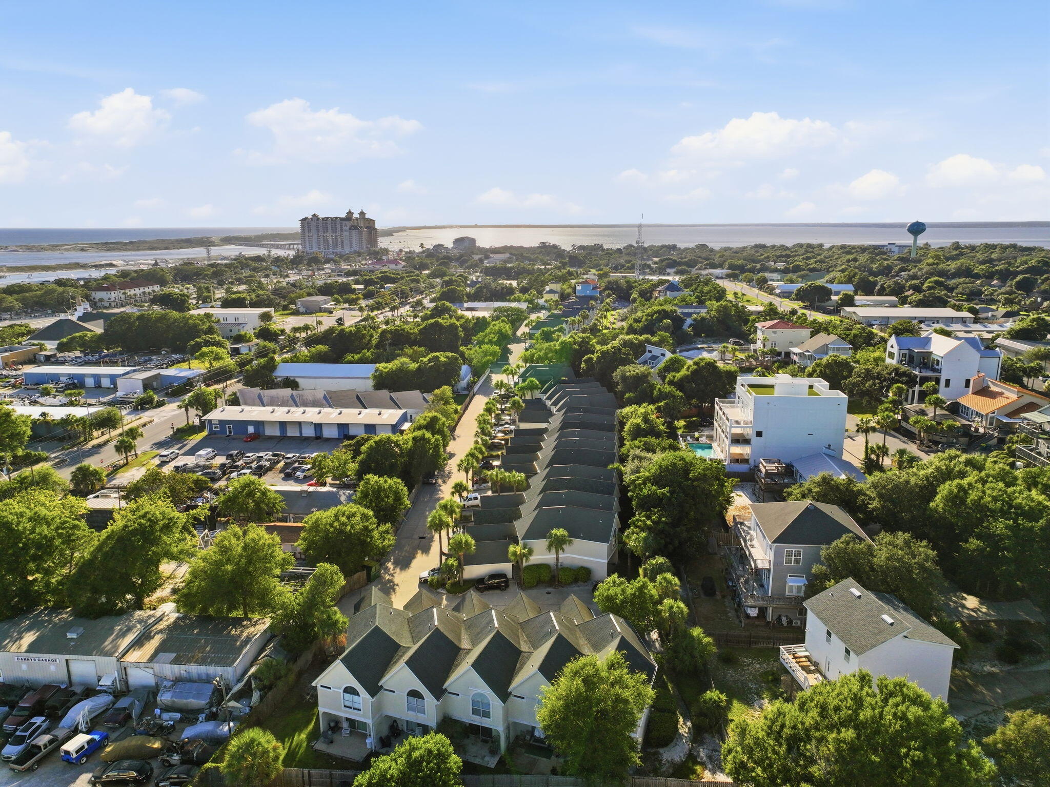 PELICAN PLACE T/H EAST LOT 20 - Residential