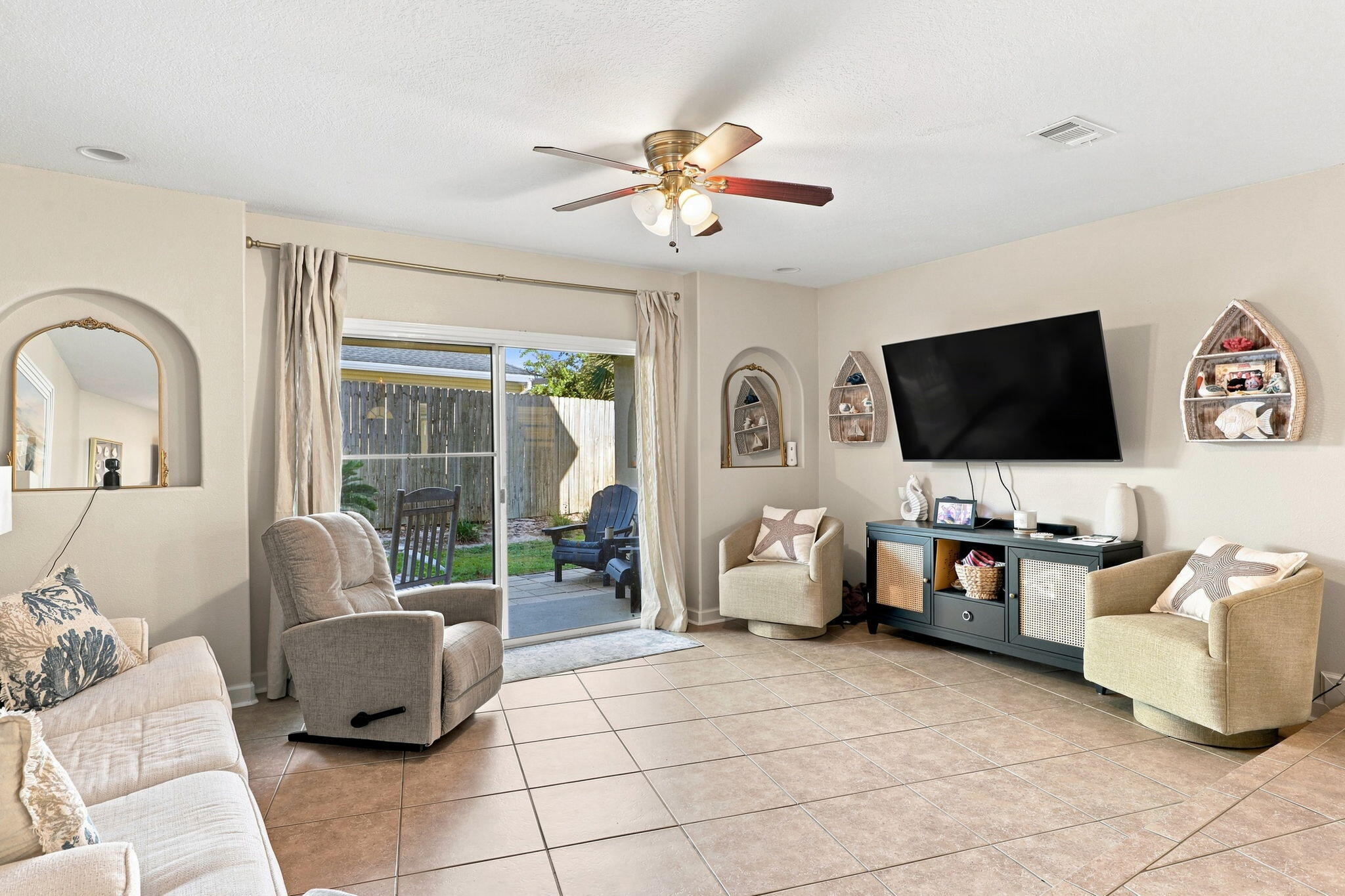 PELICAN PLACE T/H EAST LOT 20 - Residential