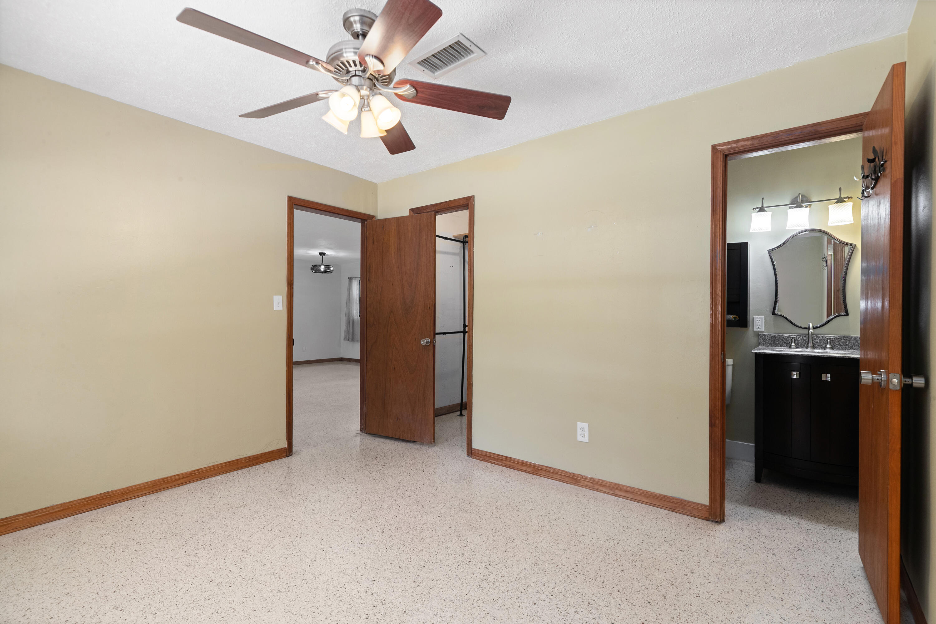 OAK TREE PARK - Residential