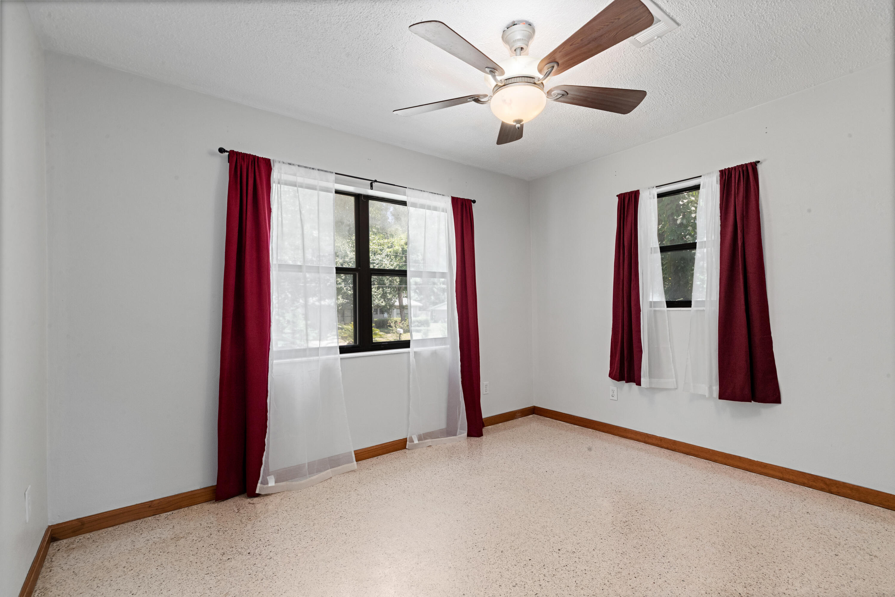 OAK TREE PARK - Residential