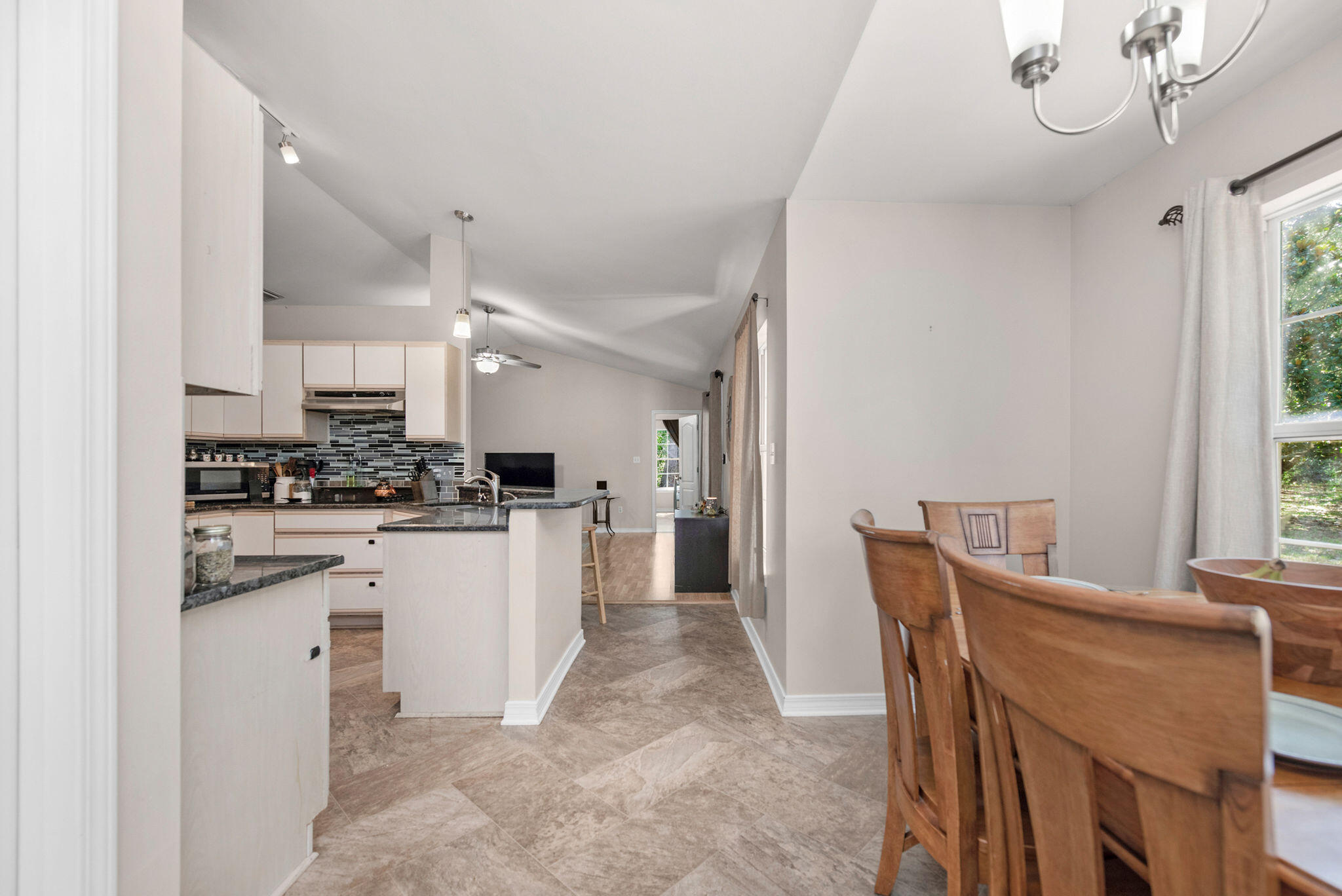 HOLLEY BY THE SEA - Residential