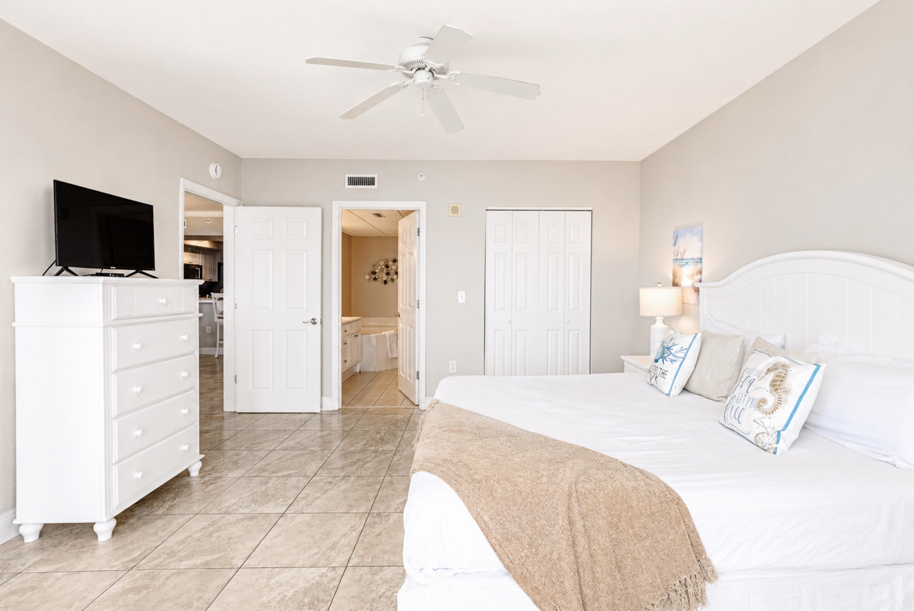 EMERALD BEACH RESORT - Residential