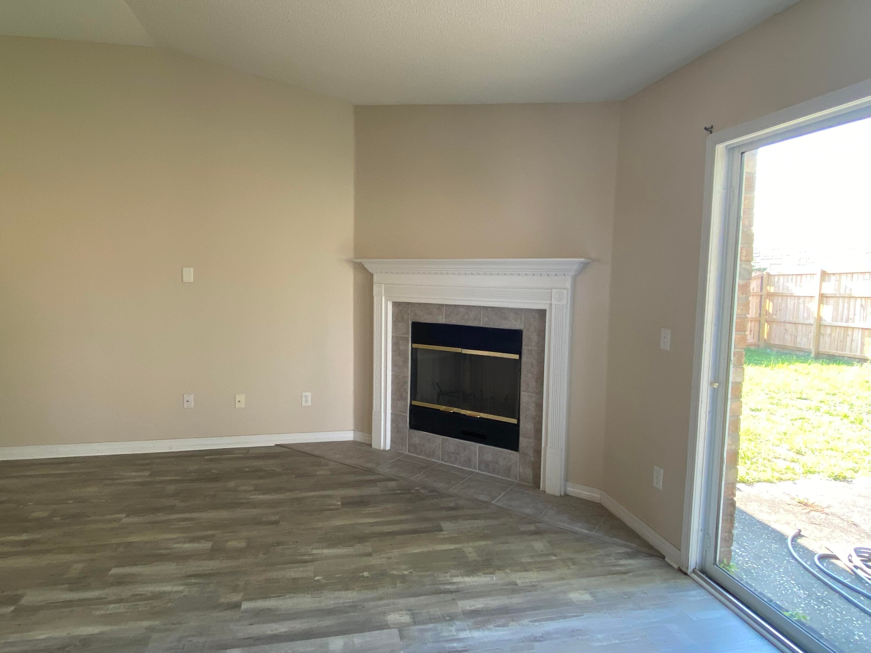 COUNTRYVIEW ESTATES 10TH ADDN - Residential Lease