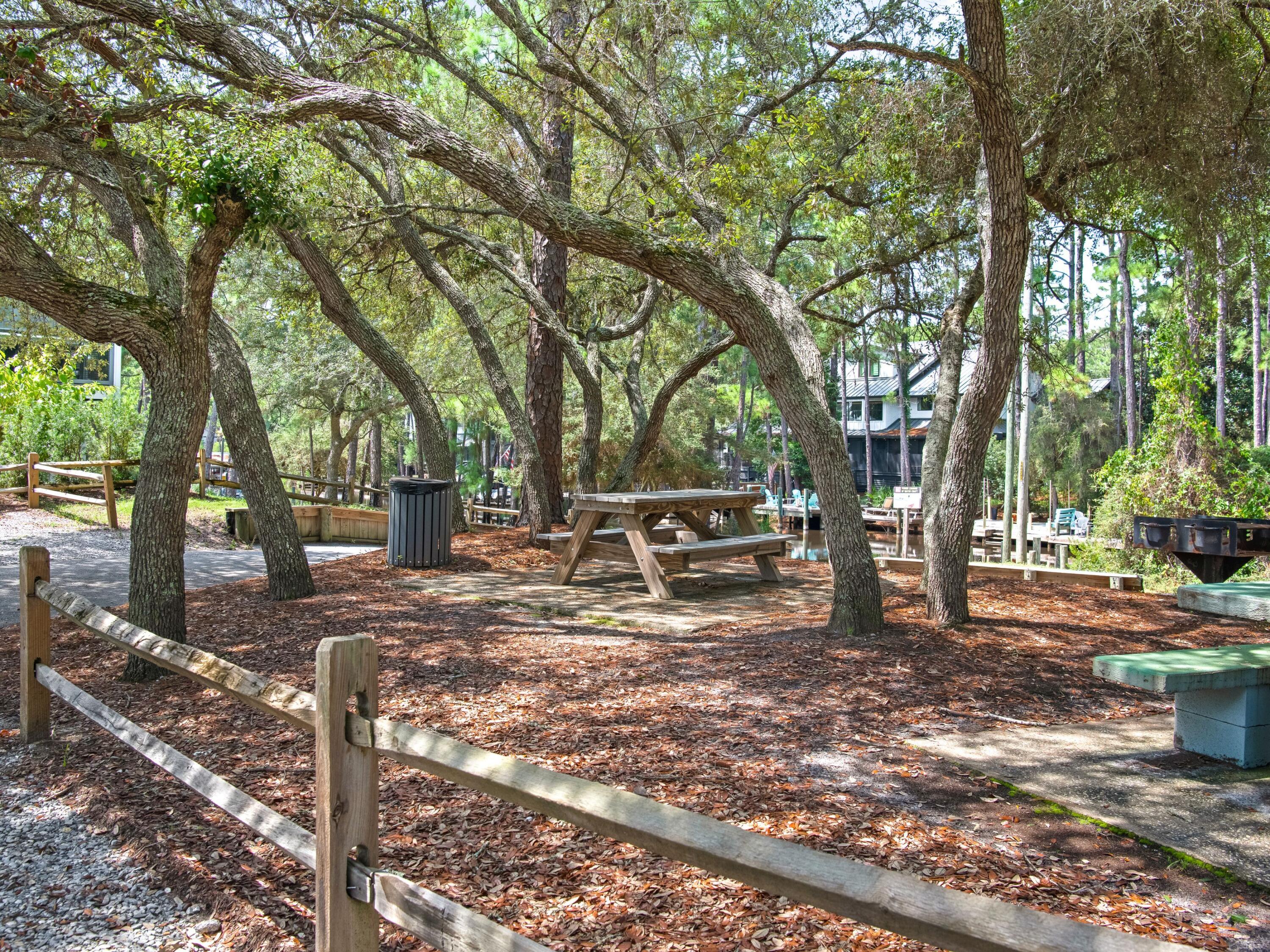 COTTAGES AT EASTERN LAKE - Residential