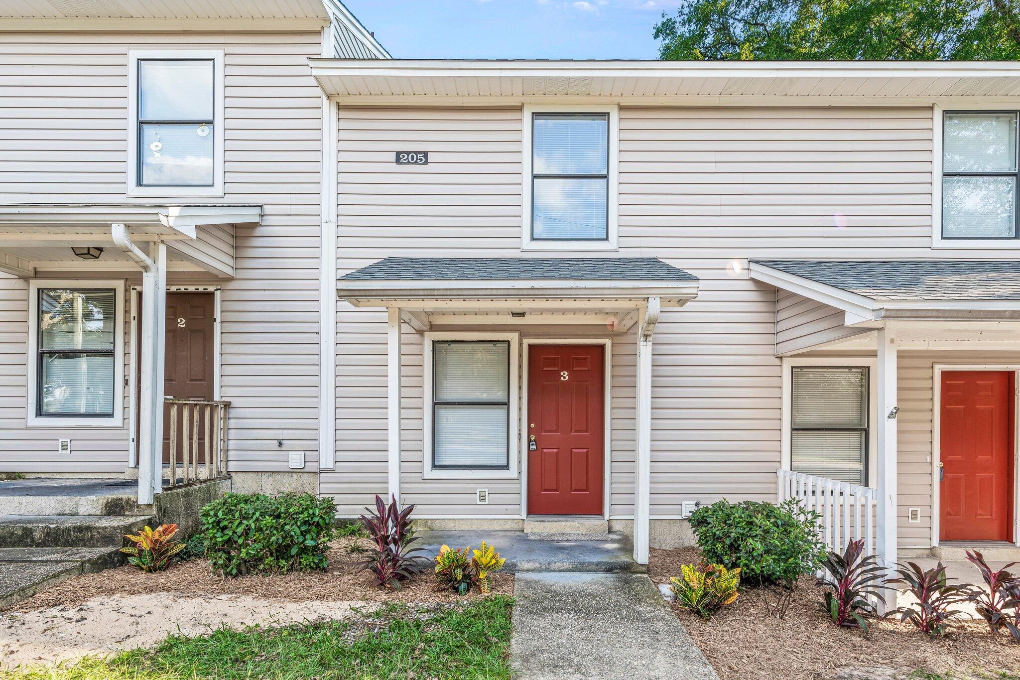 Welcome to this adorable 2 bedroom, 1.5 bath townhouse conveniently situated close to both bases! This charming home boasts laminate flooring throughout the main floor, providing a sleek and easy-to-maintain living space. With washer/dryer in the unit, laundry convenience is at your fingertips. New Tile shower in Bathroom! $1800 security deposit. $1800 per month. Credit Check required.