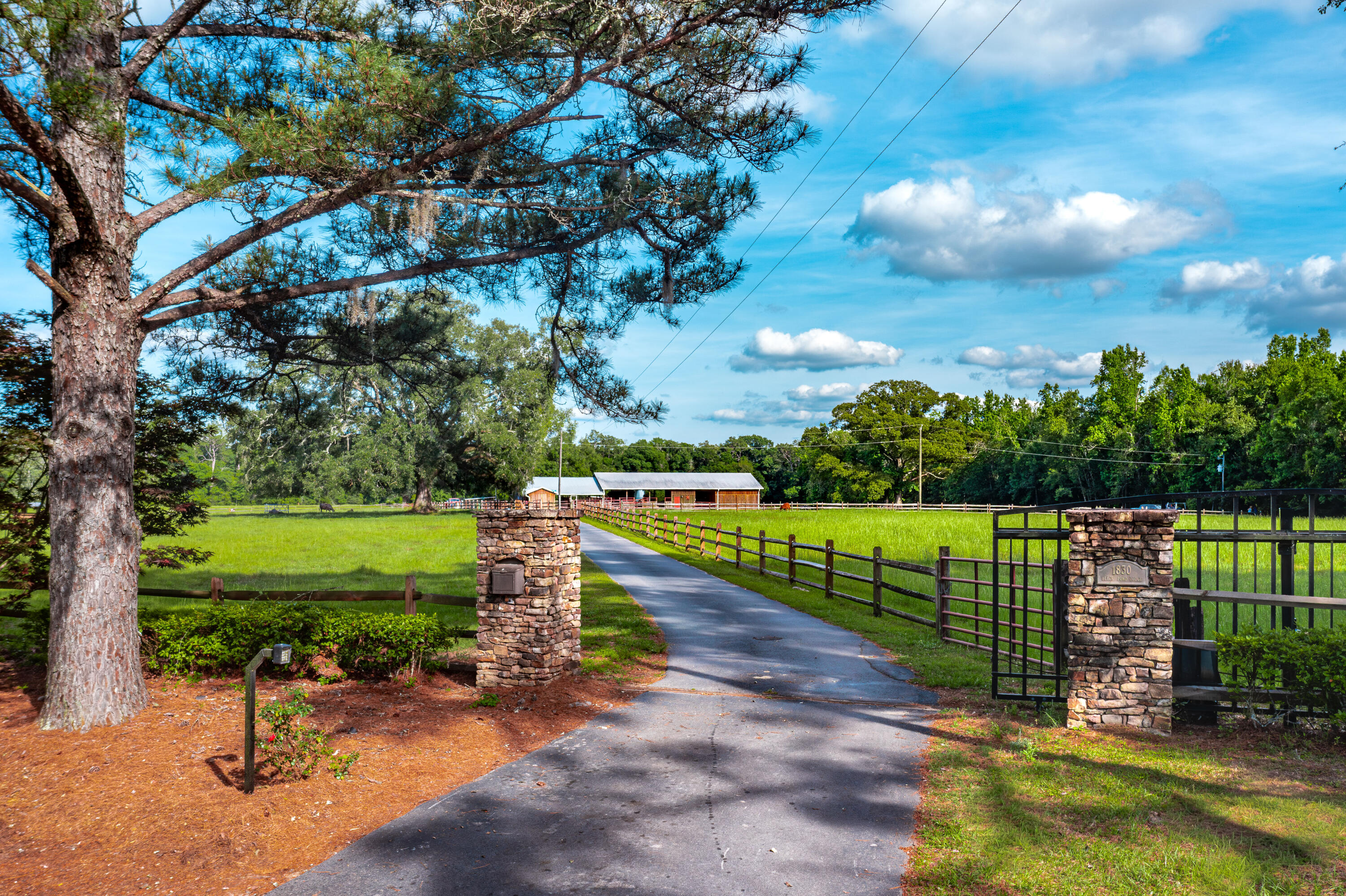 NO RECORDED SUBDIVISION - Residential