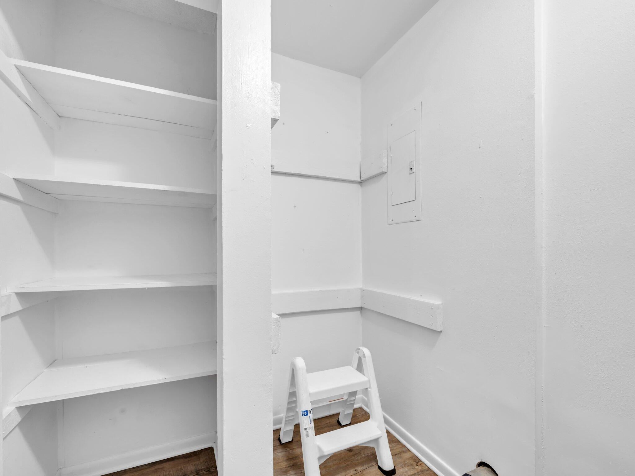 VALPARAISO PINECREST 2 - Residential Lease