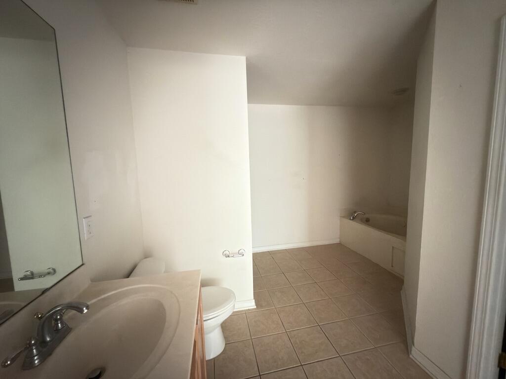 EMERALD LAKES PH 3 - Residential