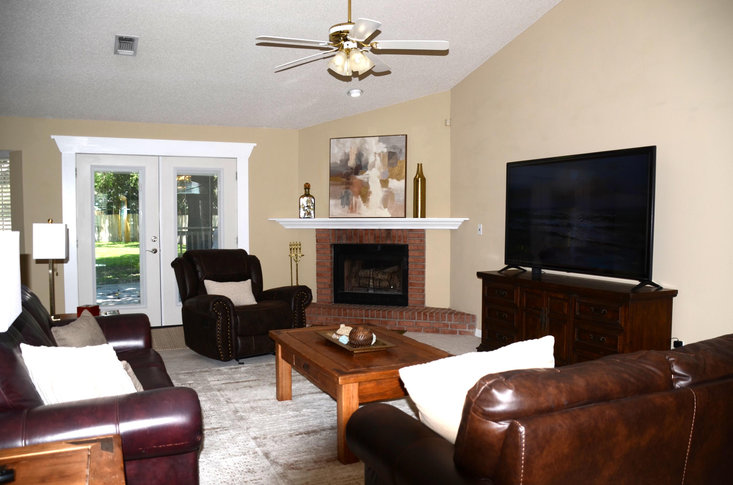 BAYVIEW MANOR 1ST ADDN - Residential